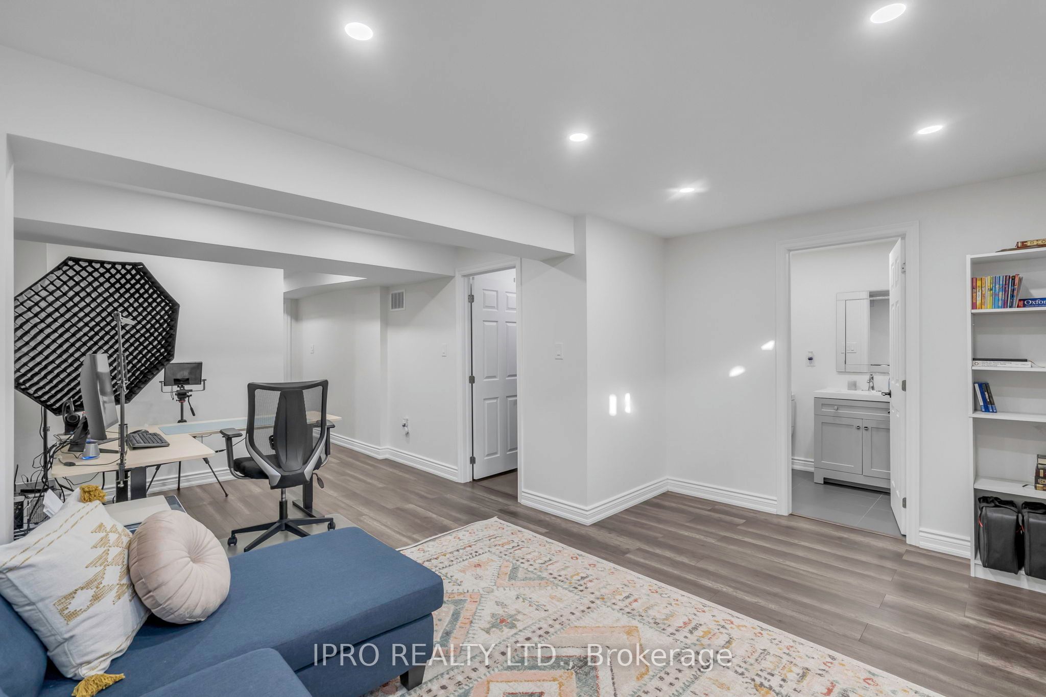 147 Waters Boulevard