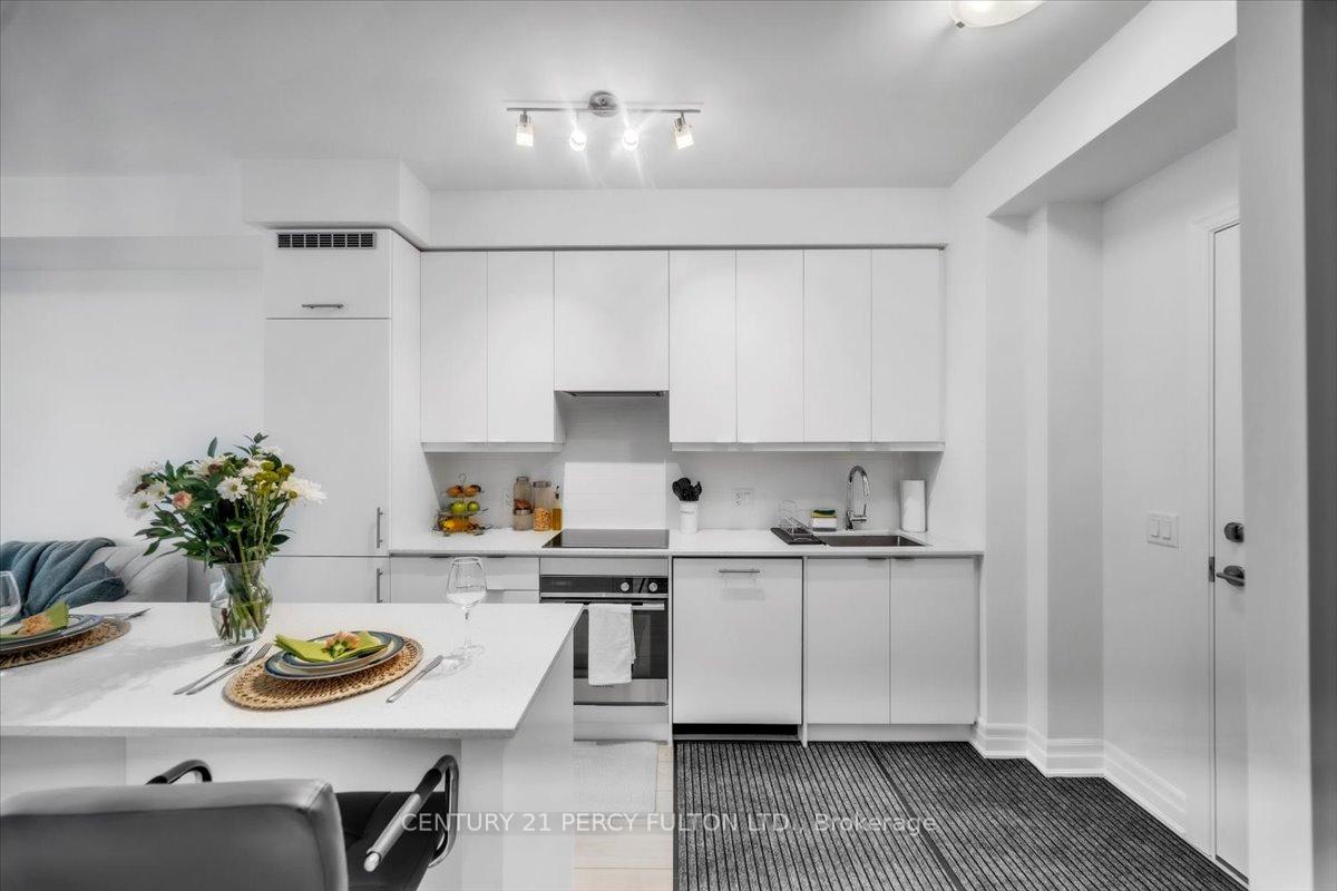 1 Bedroom Condo at 30 Elm, Mississauga For sale