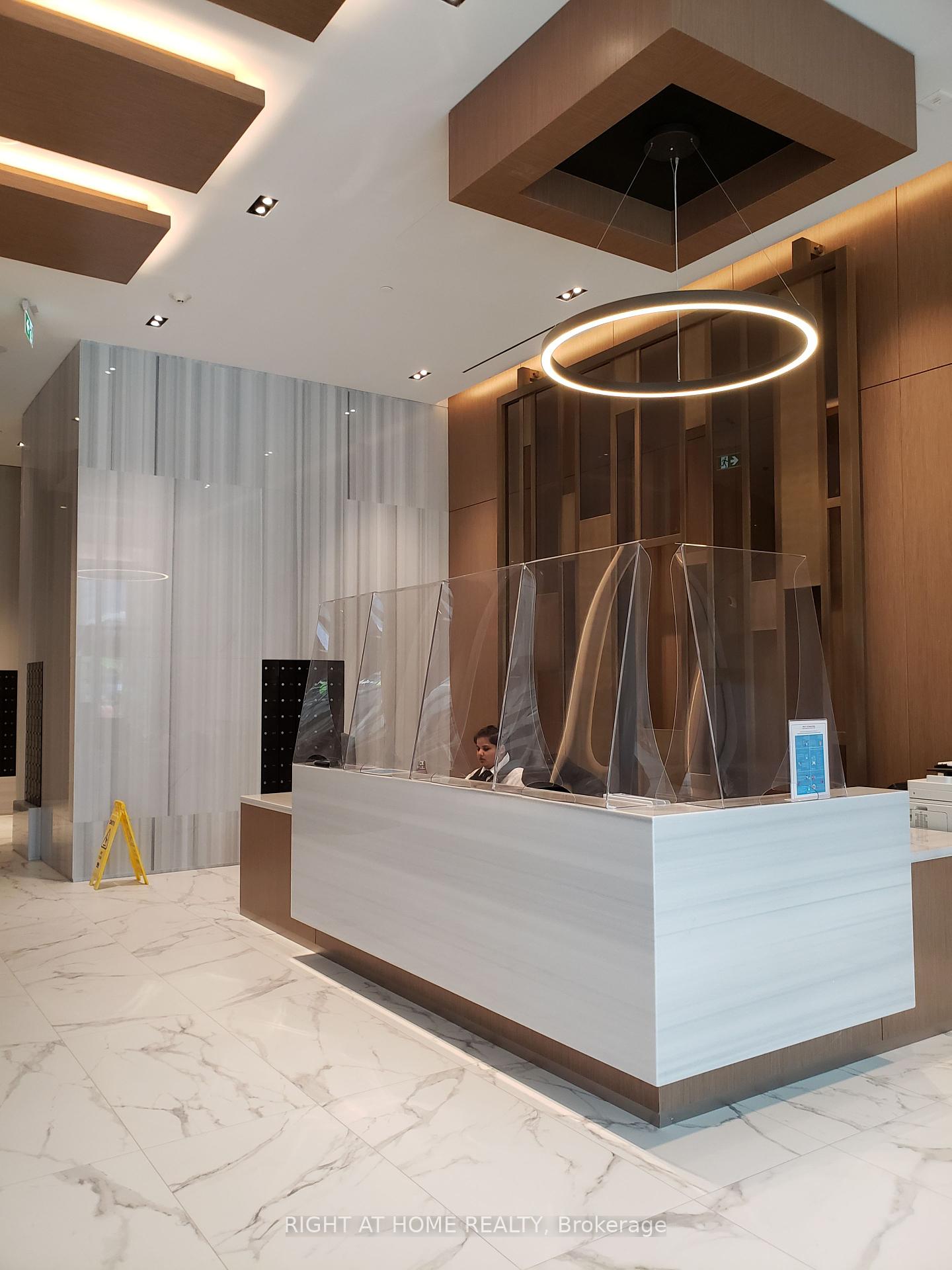 2 Bedrooms Condo at 15 Queens, Toronto For sale