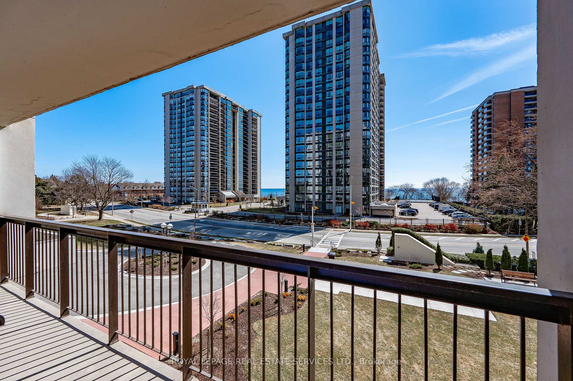 2 Bedrooms Condo at 2185 Marine,  Oakville For sale