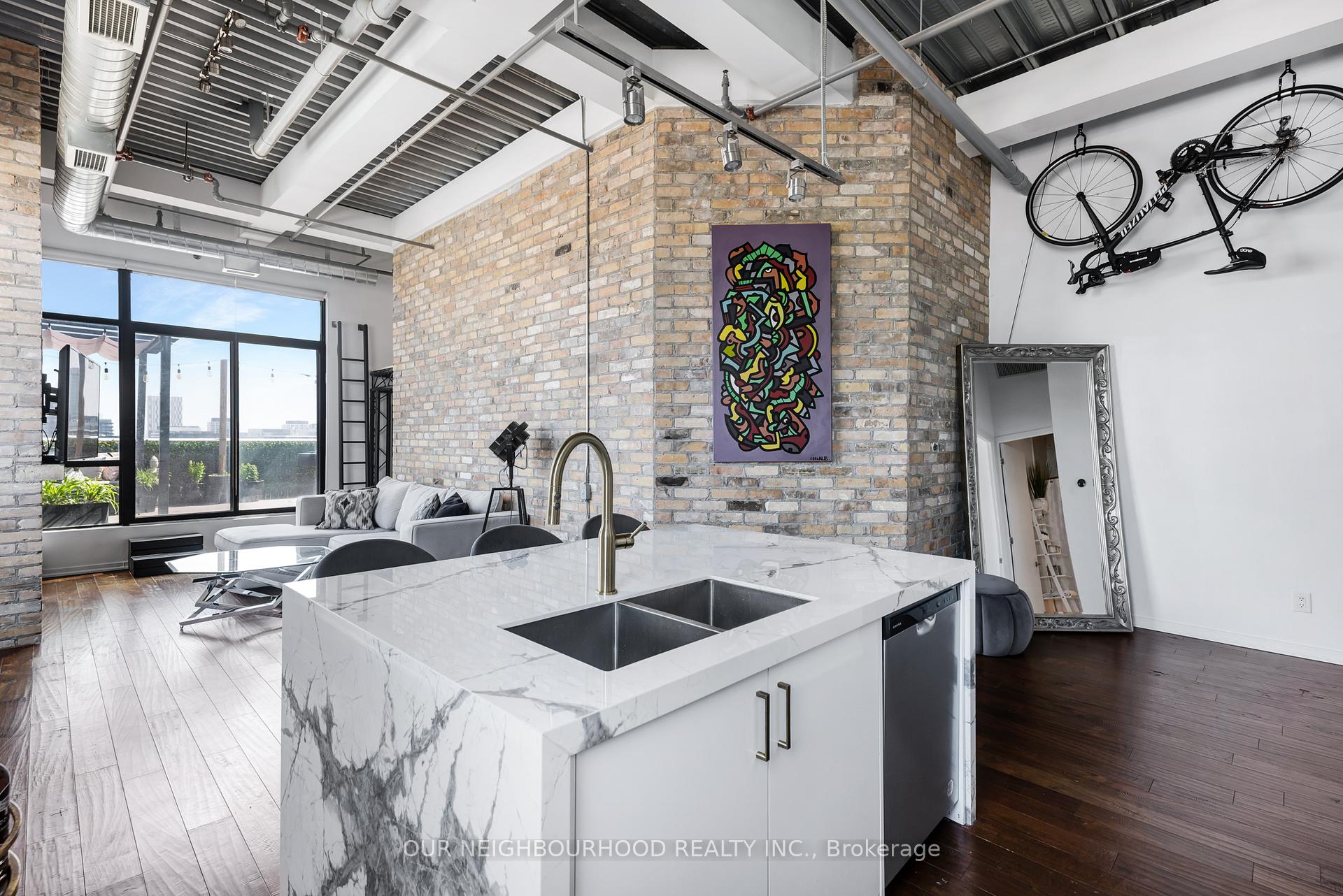 2 Bedrooms Condo at 736 Dundas, Toronto For sale