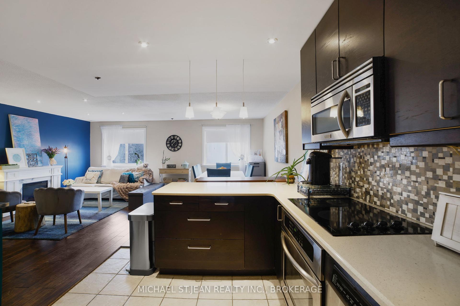 4 Bedrooms Condo at 1016 Falgarwood,  Oakville For sale