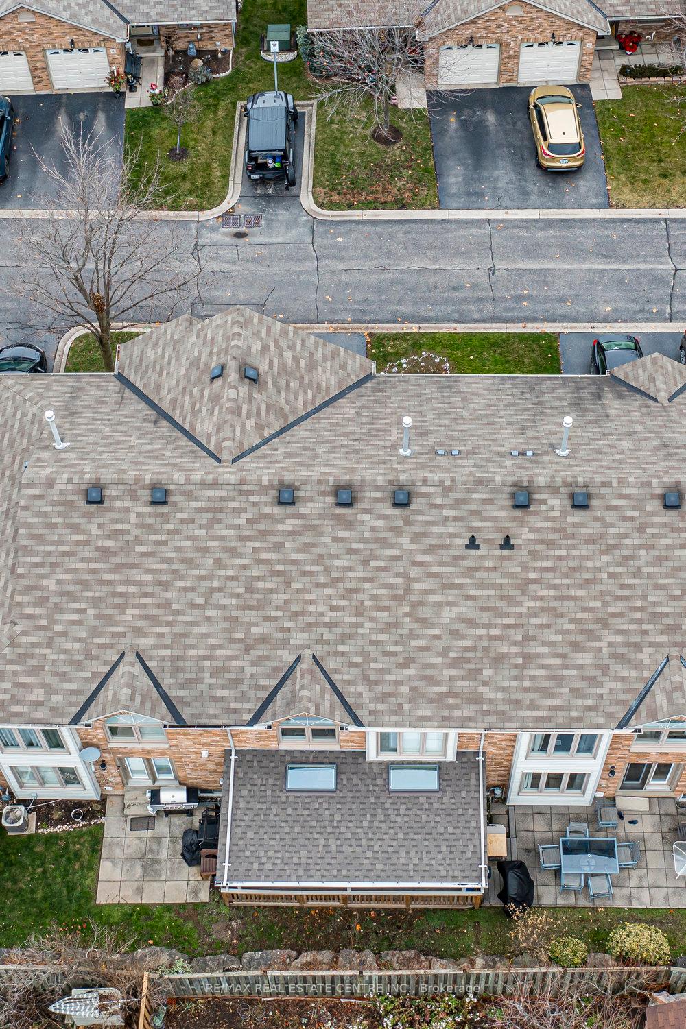 3 Bedrooms Condo at 2774 King,  Hamilton For sale