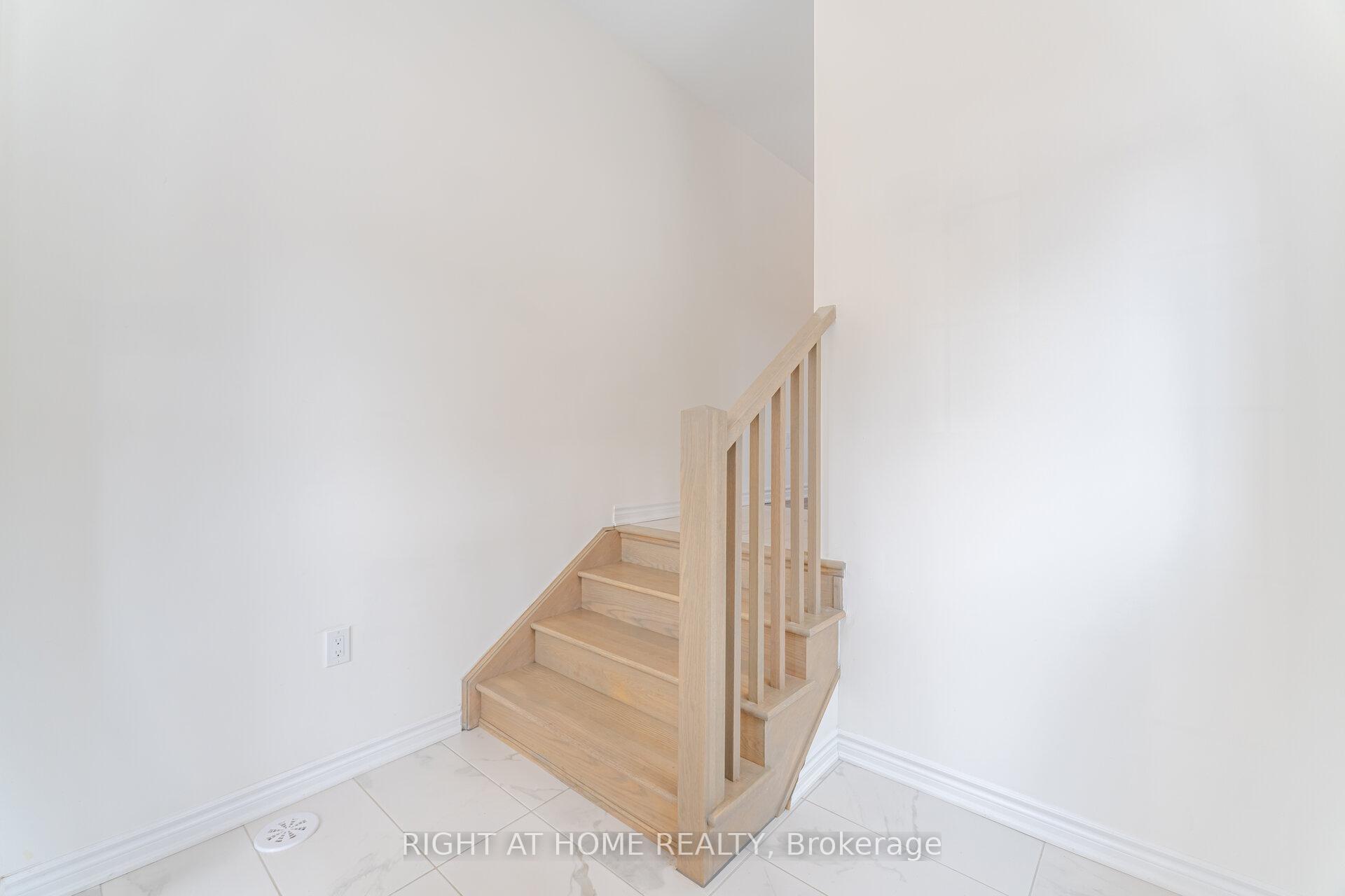 2 Bedrooms Condo at 305 Garner, Hamilton For sale