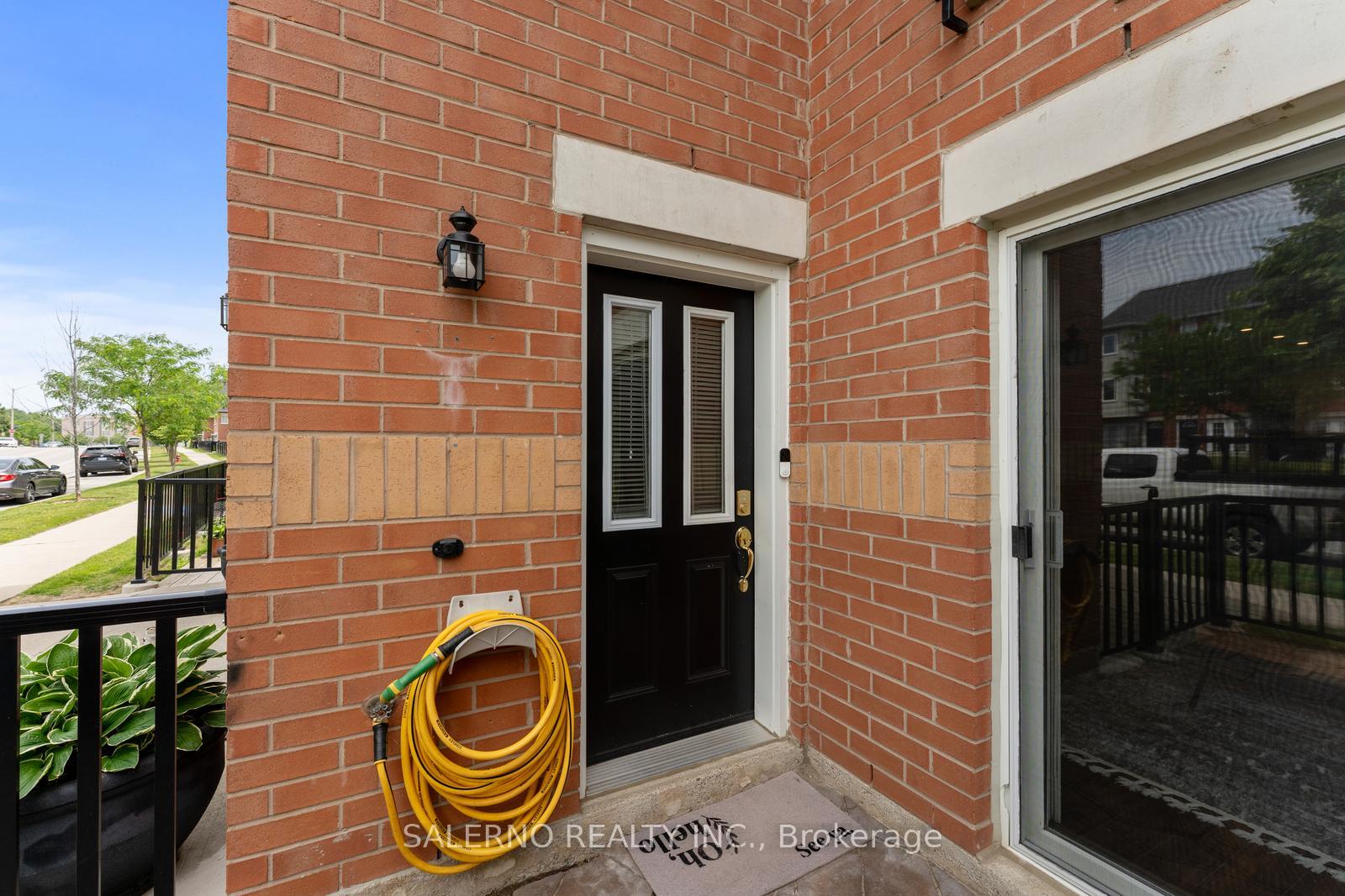 3 Bedrooms Condo at 1701 Lampman, Burlington For sale