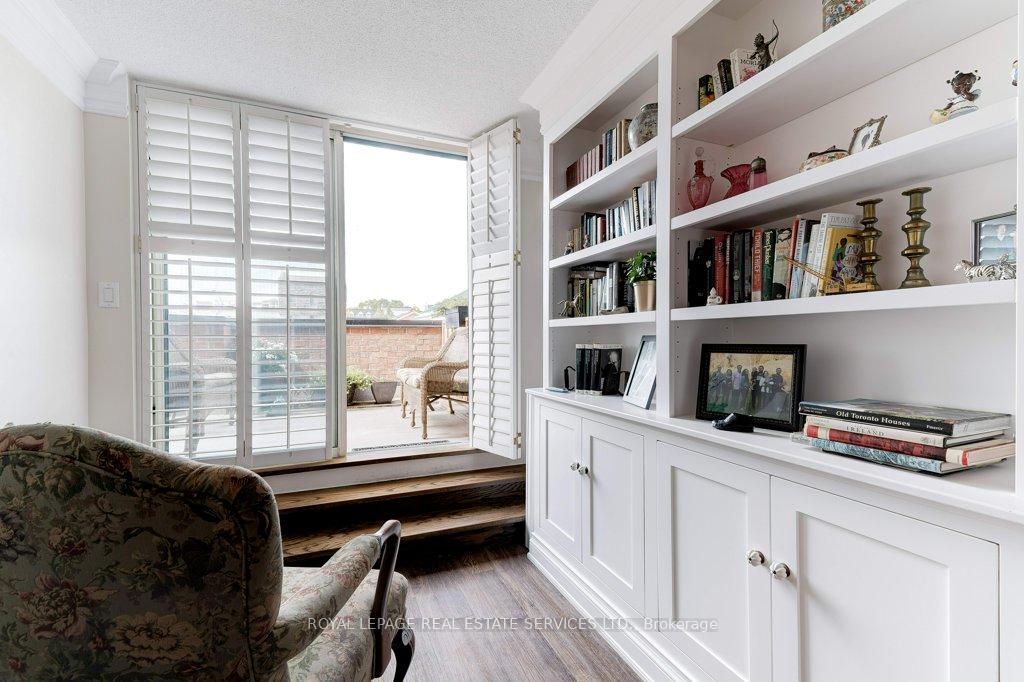 2 Bedrooms Condo at 221 Robinson,  Oakville For sale