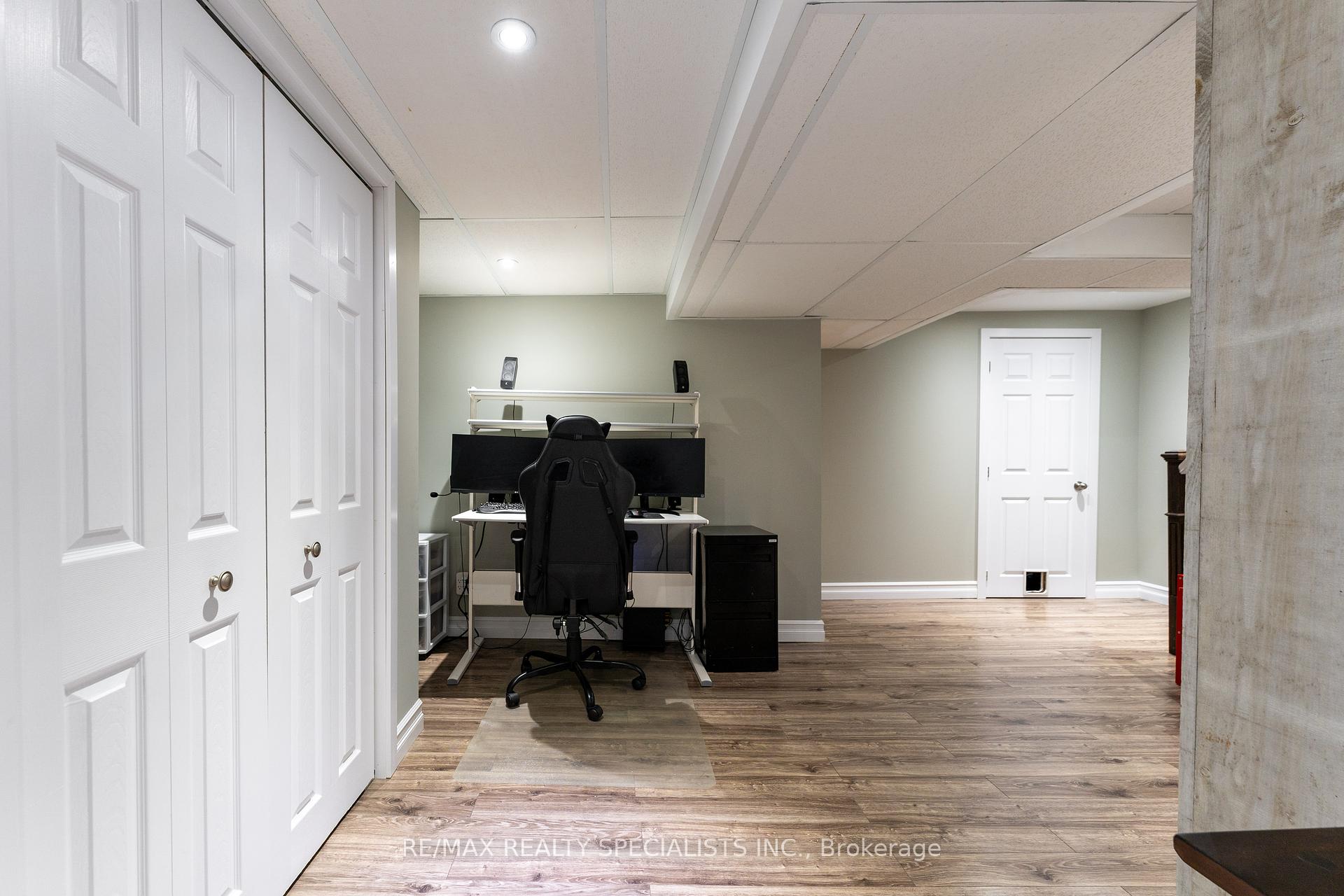 3 Bedrooms Condo at 2050 Upper Middle, Burlington For sale