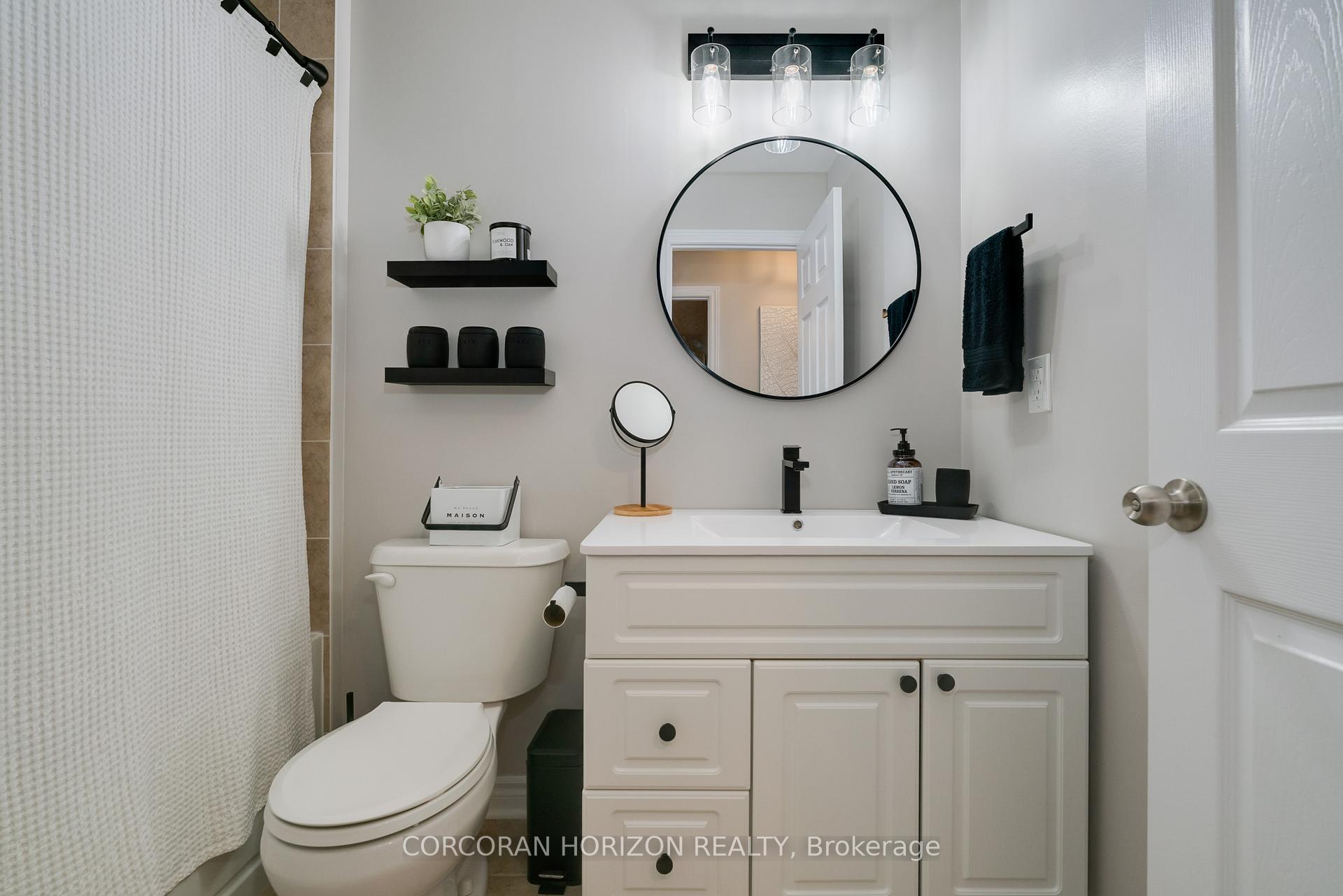 3 Bedrooms Condo at 11 Eaton Park, Toronto For sale