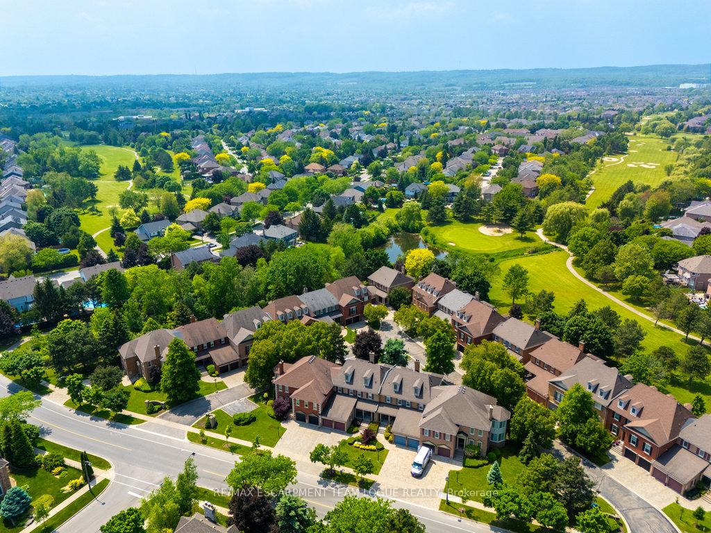 4 Bedrooms Condo at 4211 Millcroft Park, Burlington For sale