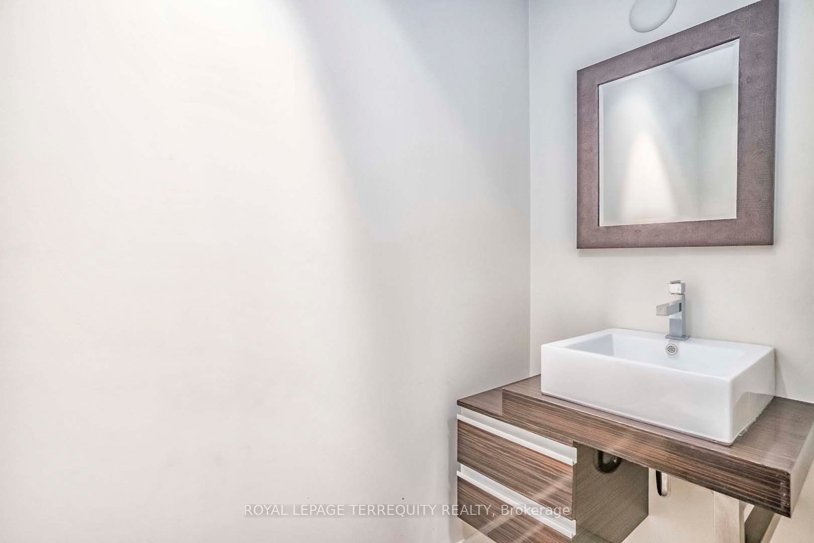 676 Sheppard Avenue E, #607
