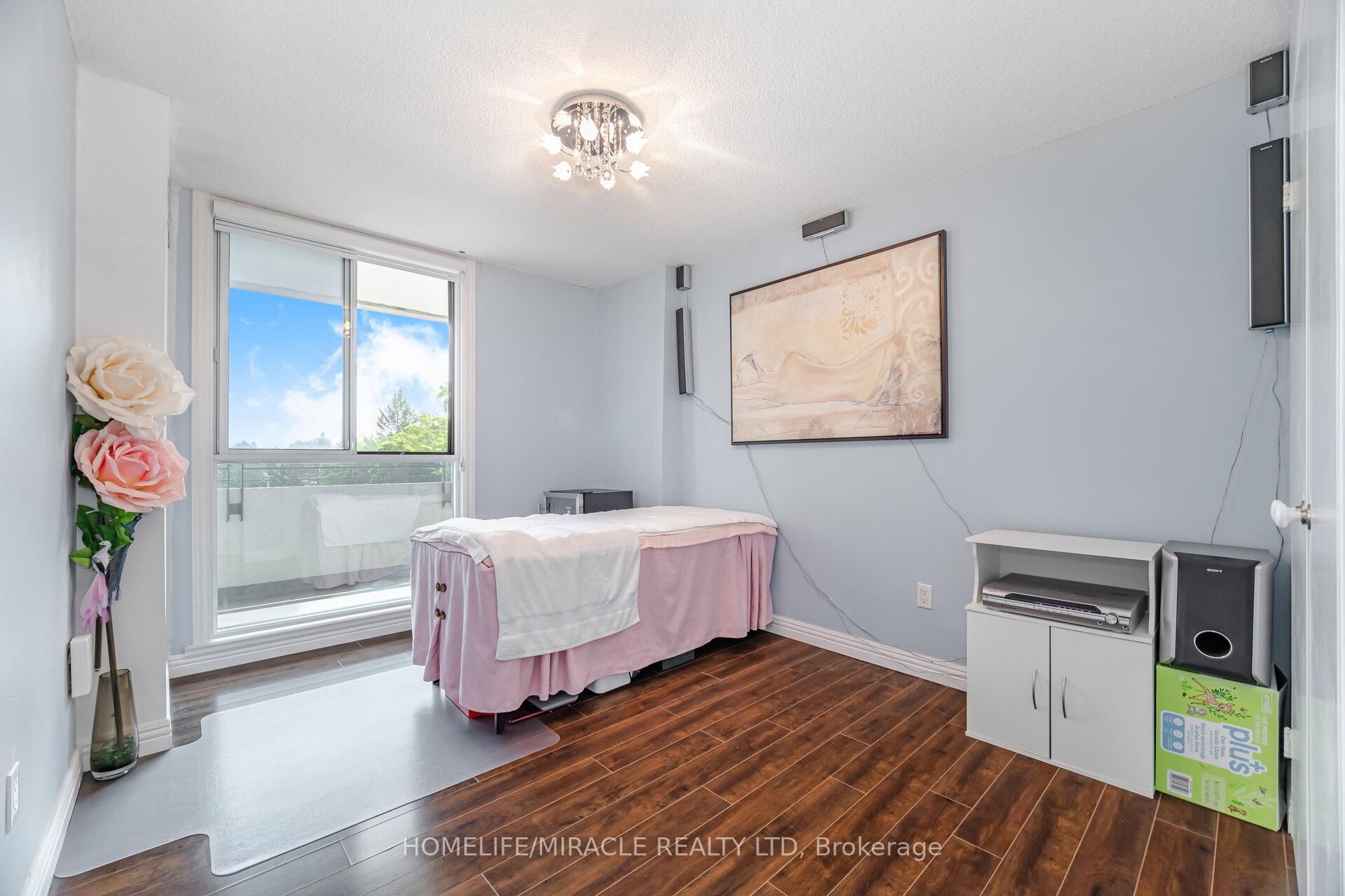 3 Bedrooms Condo at 1320 Mississauga valley, Mississauga For sale