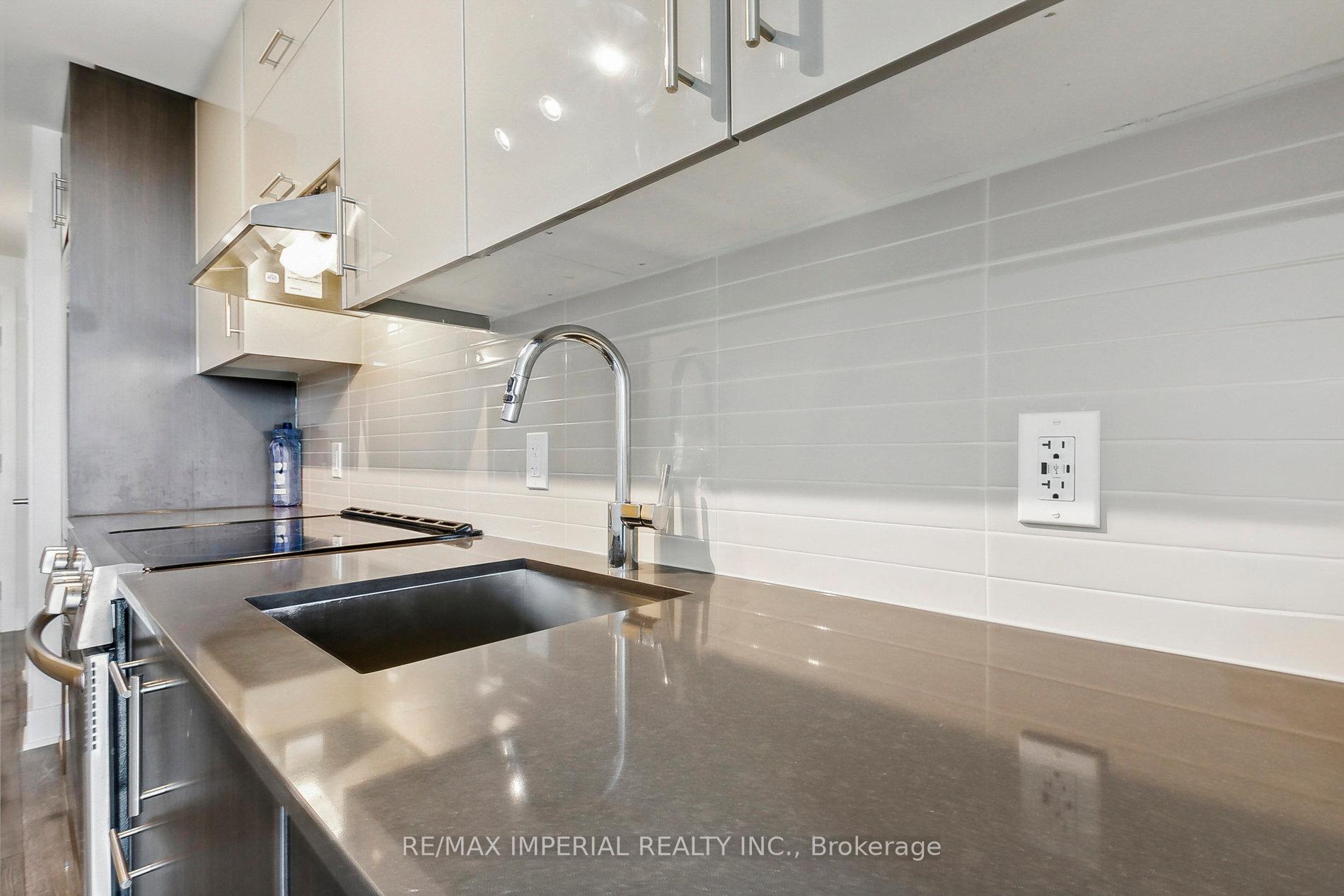 2 Bedrooms Condo at 188 Fairview Mall,  Toronto For sale