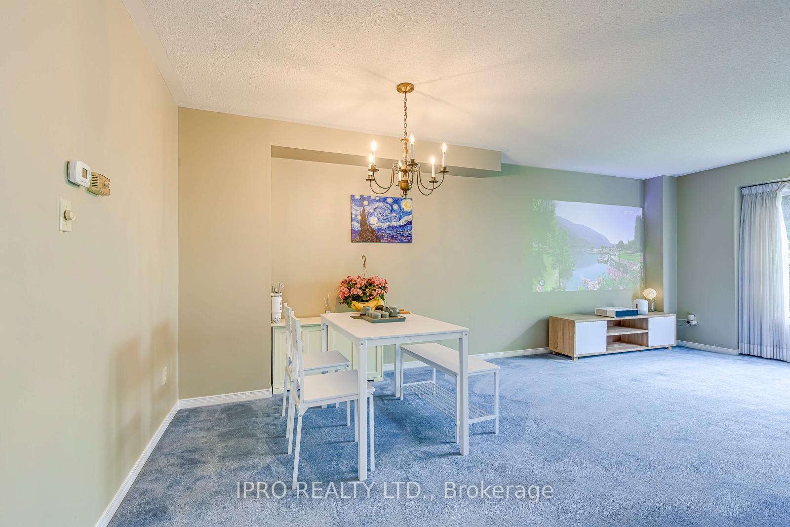 3 Bedrooms Condo at 2051 MERCHANTS, Oakville For sale
