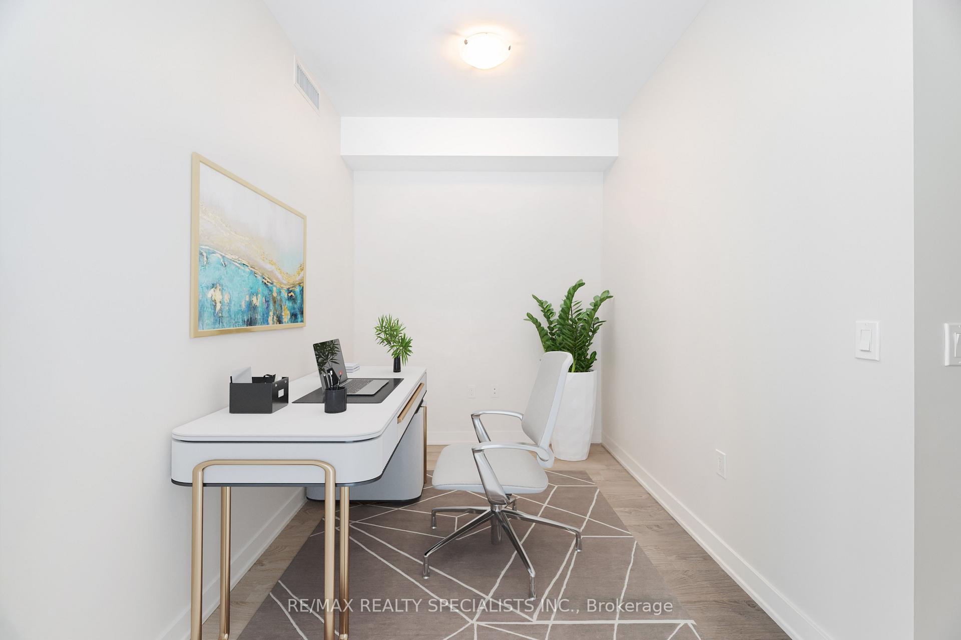 3 Bedrooms Condo at 4677 Glen Erin, Mississauga For sale