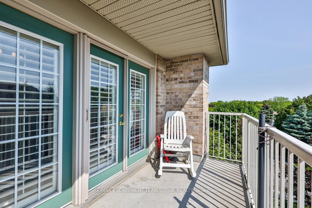 2 Bedrooms Condo at 216 Plains Road West, Burlington For sale