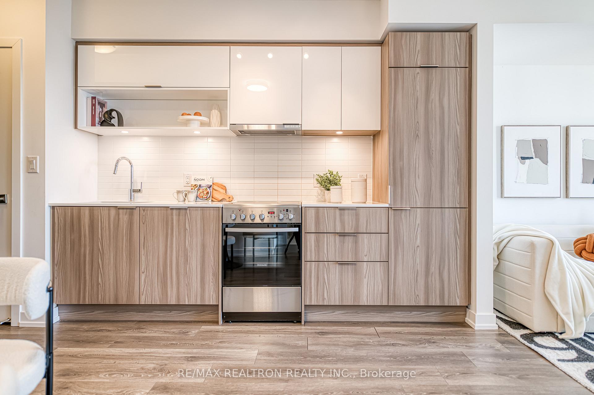 1 Bedroom Condo at 159 Wellesley,  Toronto For sale