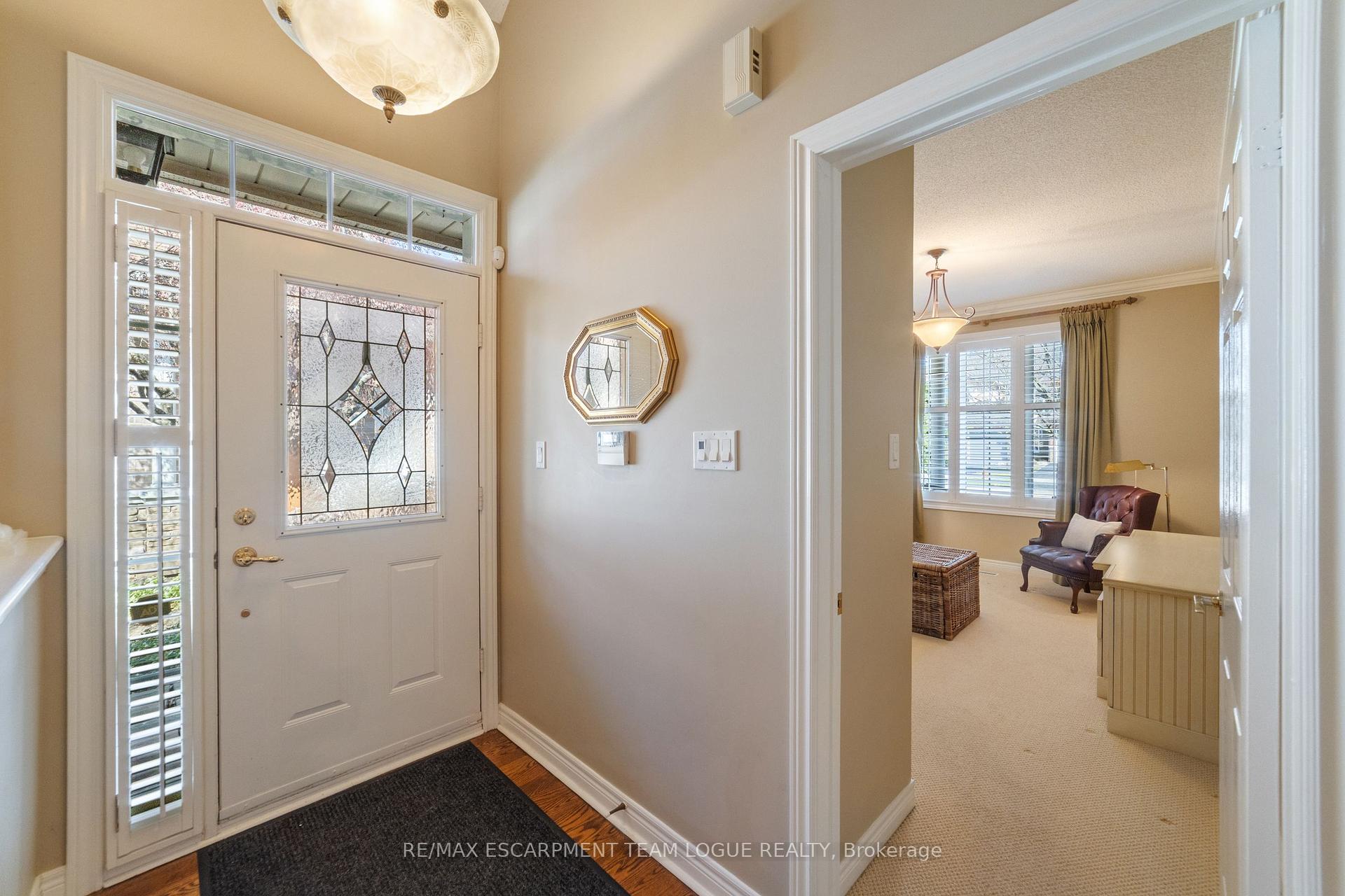 3 Bedrooms Semi-Detached at 4144 STONEBRIDGE,  Burlington For sale