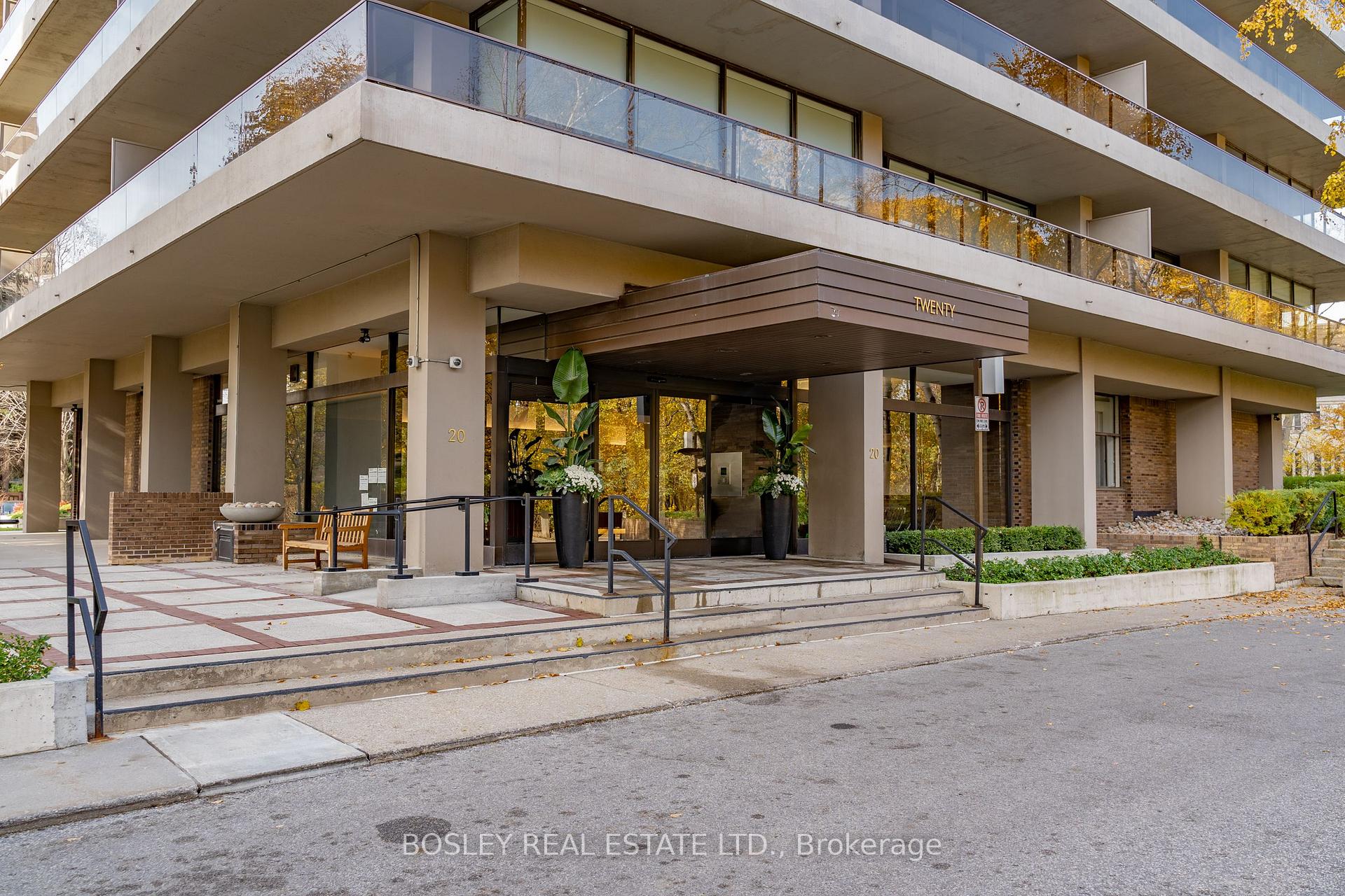 2 Bedrooms Condo at 20 Avoca, Toronto For sale