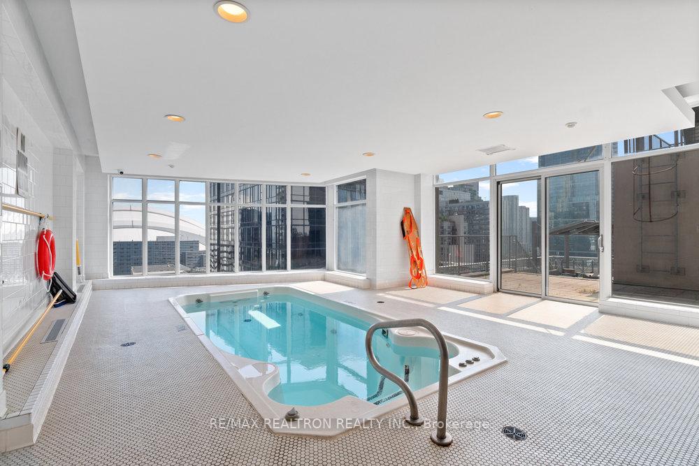 3 Bedrooms Condo at 250 Wellington, Toronto For sale