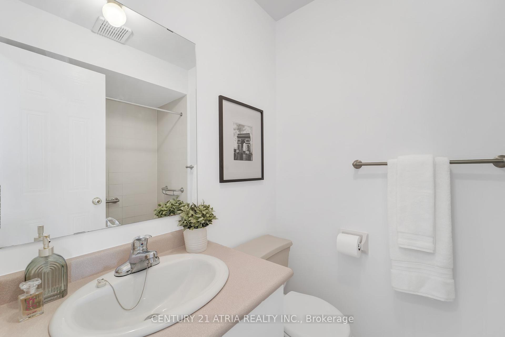 3 Bedrooms Condo at 1485 Torrington,  Mississauga For sale