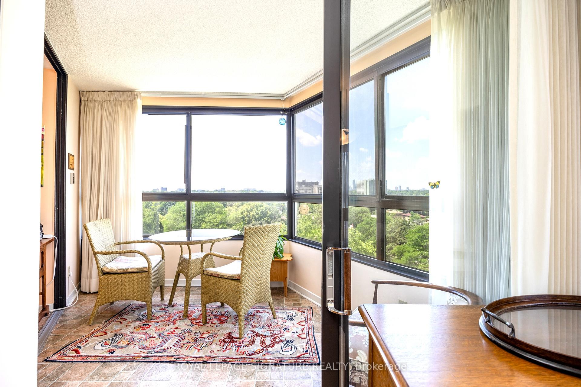 3 Bedrooms Condo at 1300 Bloor, Mississauga For sale