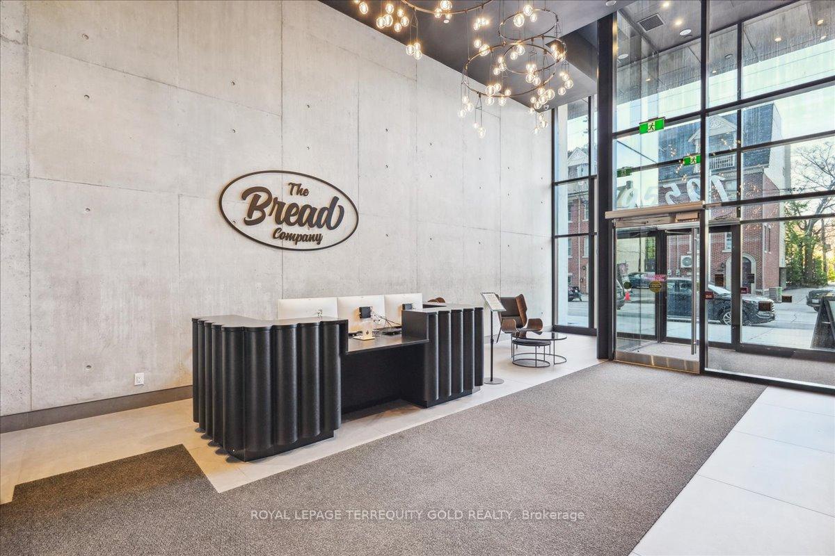 3 Bedrooms Condo at 195 McCaul, Toronto For sale