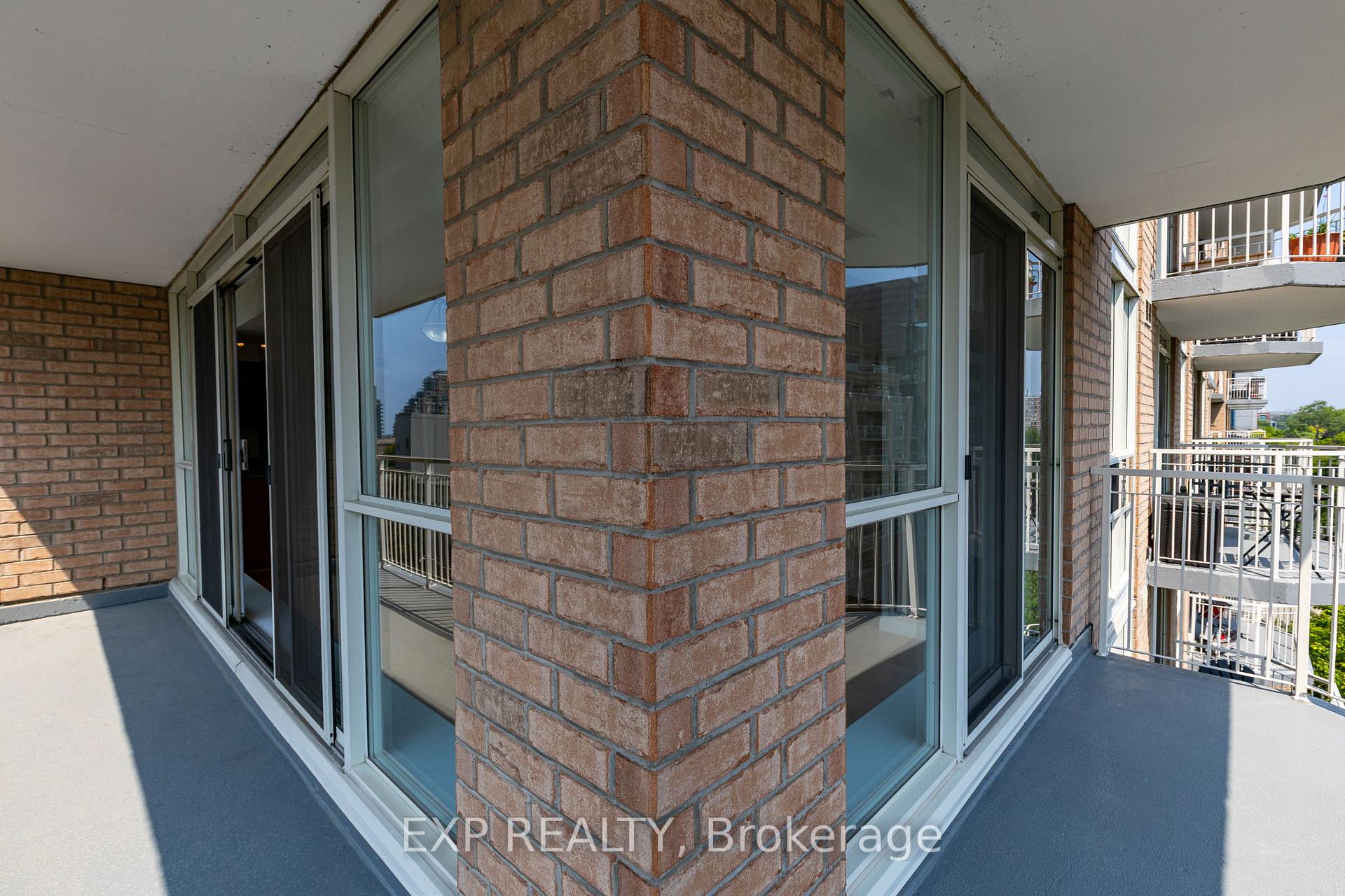 2 Bedrooms Condo at 18 Stafford, Toronto For sale