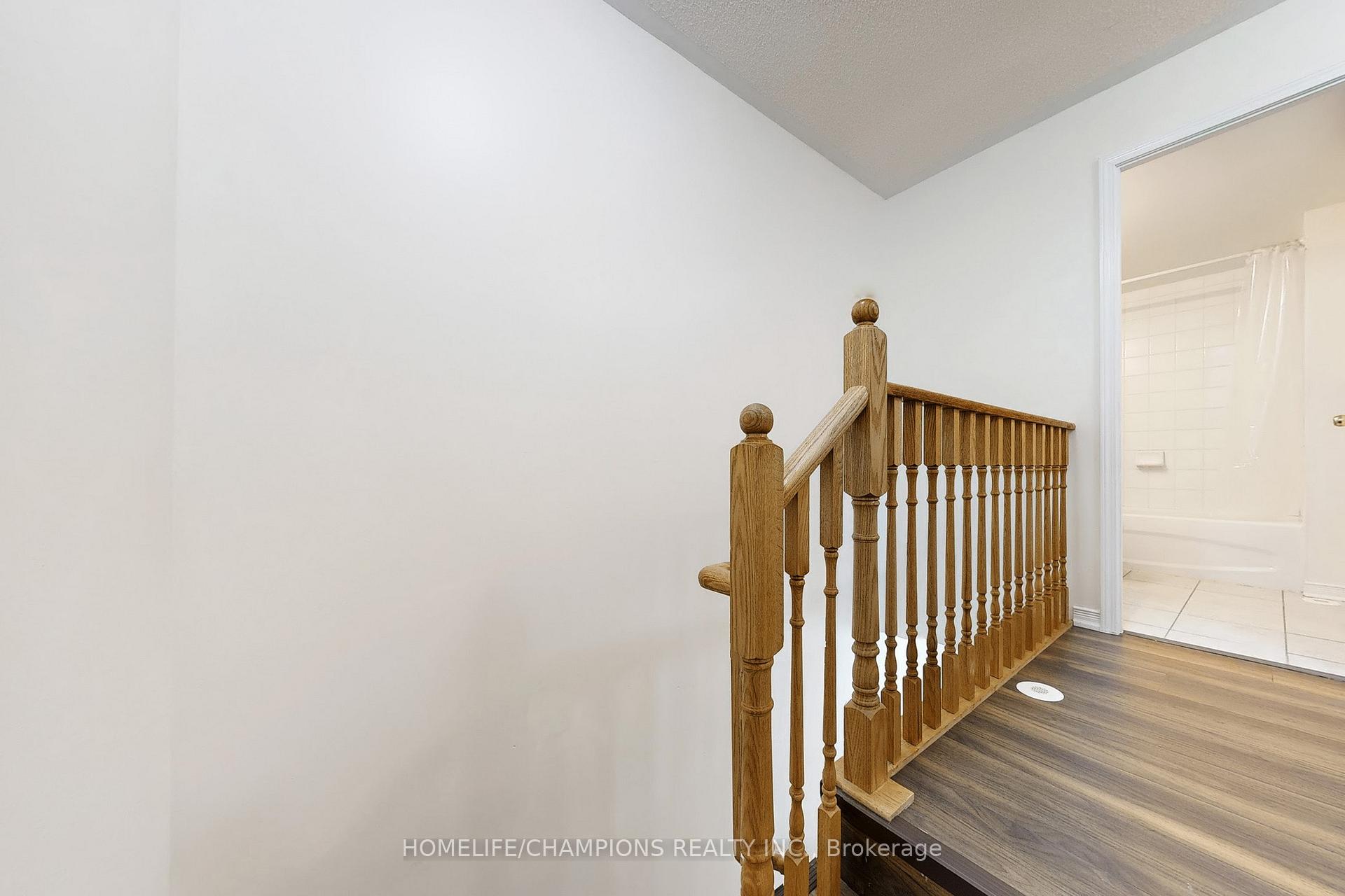 2 Bedrooms Condo at 35 Strangford, Toronto For sale