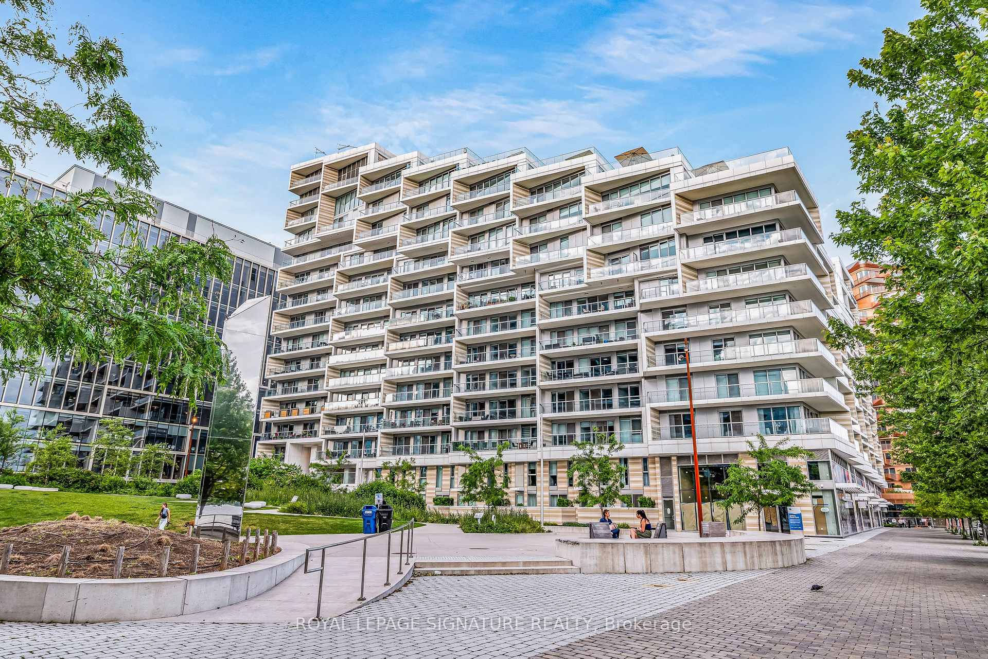 3 Bedrooms Condo at 118 Merchants’ Wharf, Toronto For sale