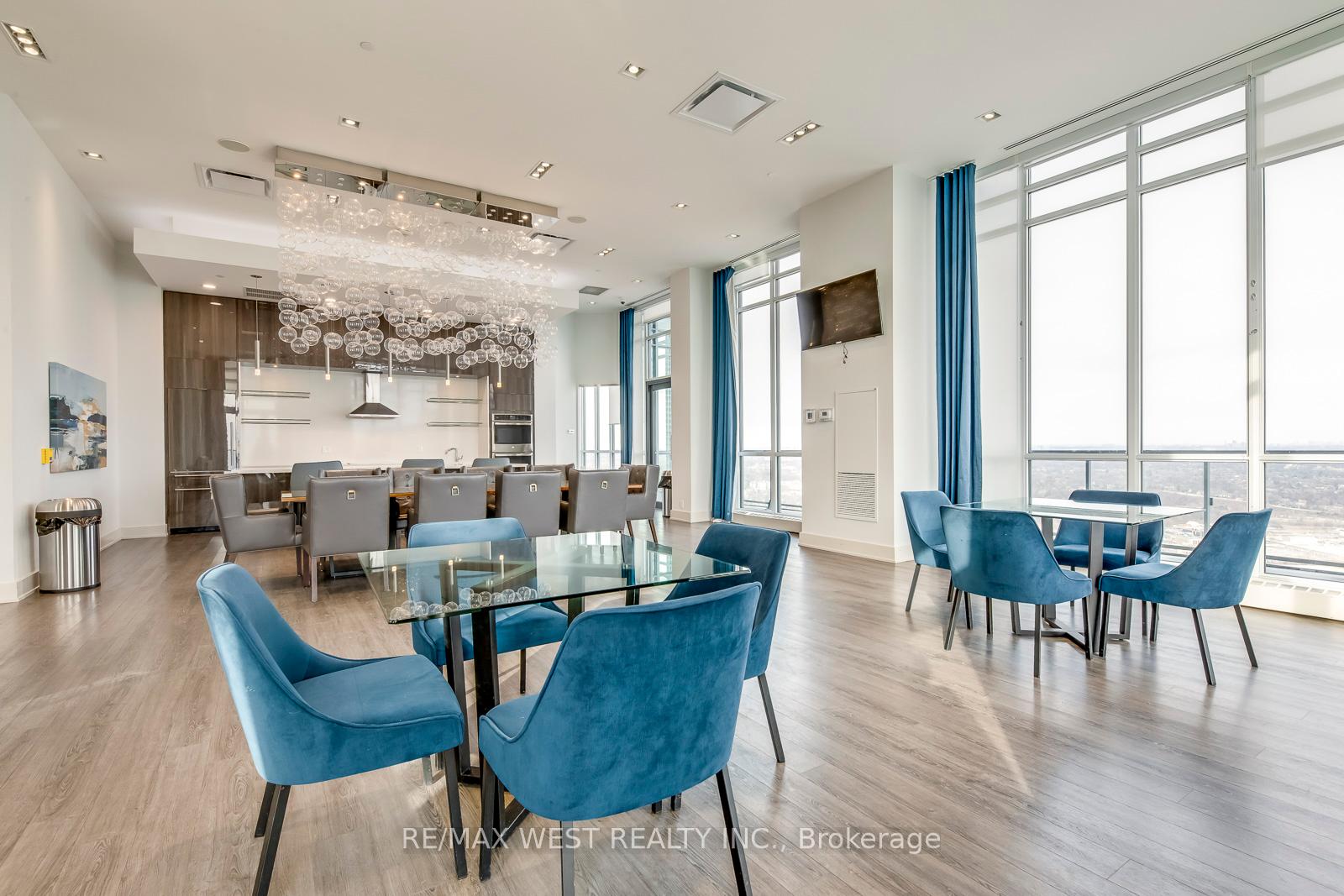 1 Bedroom Condo at 10 Park Lawn, Toronto For sale