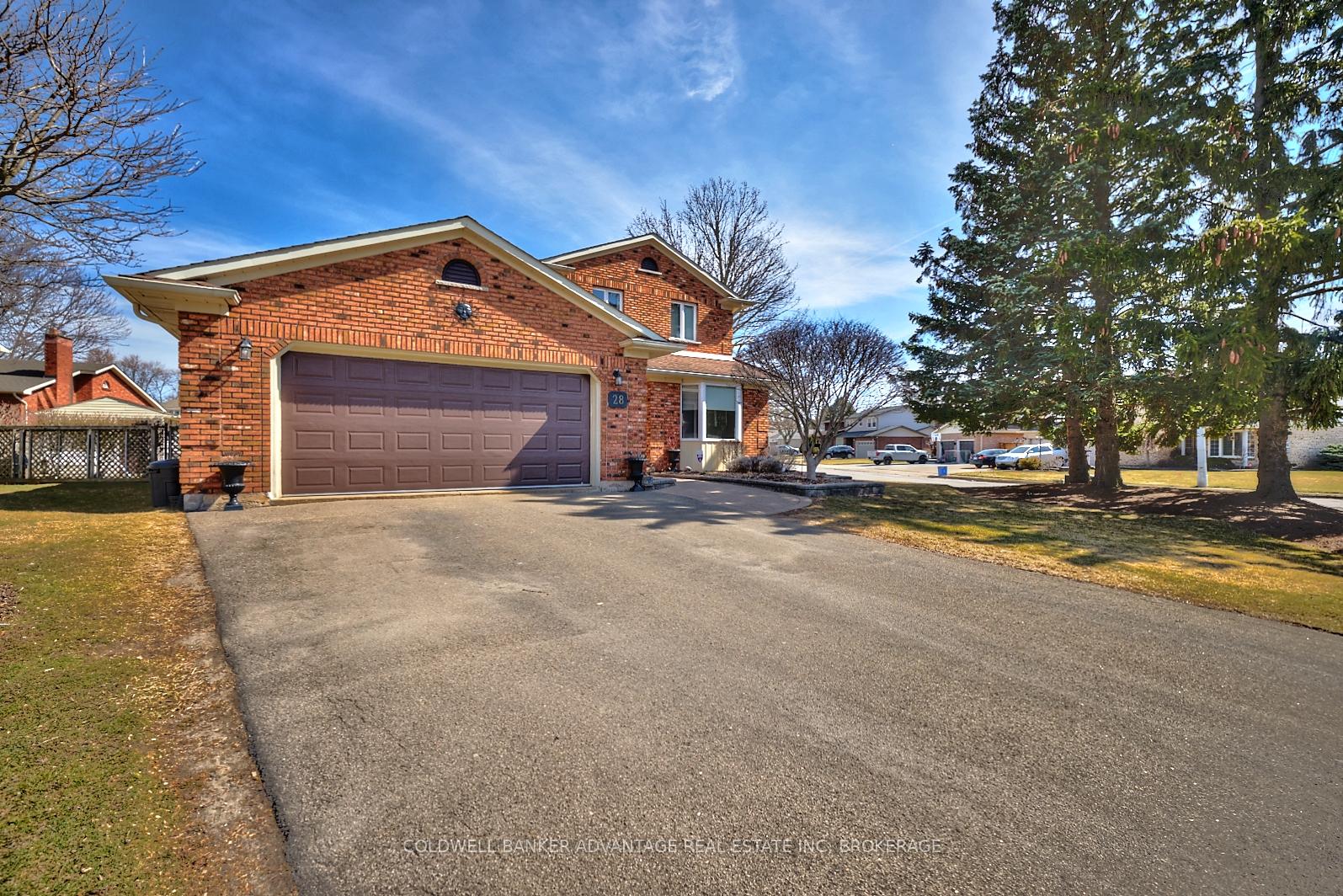 28 Dixon Crescent, Welland, ON L3C 6P4