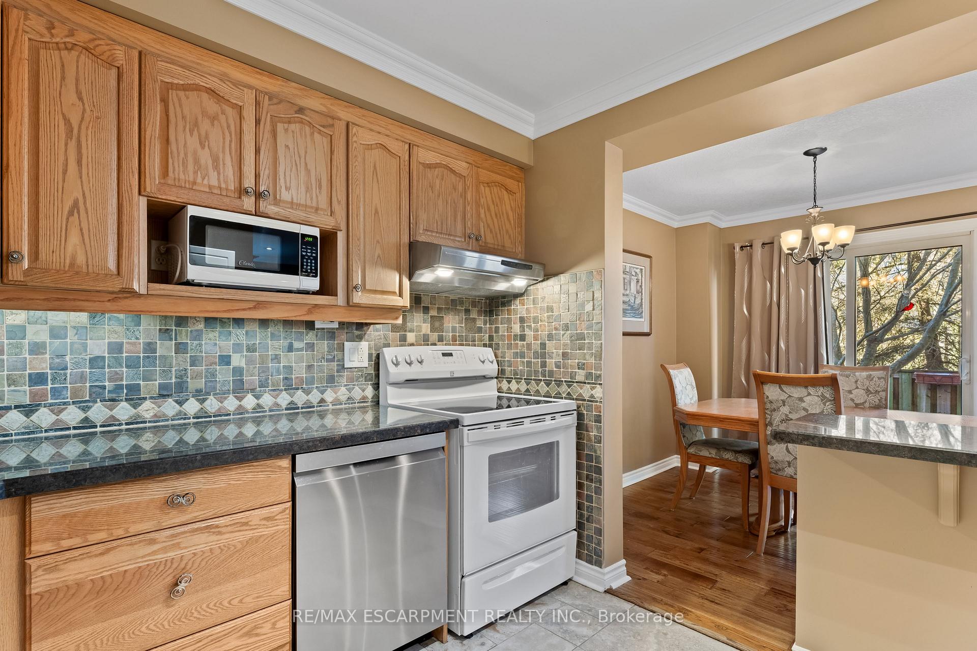 3 Bedrooms Condo at 79 Braeheid,  Hamilton For sale