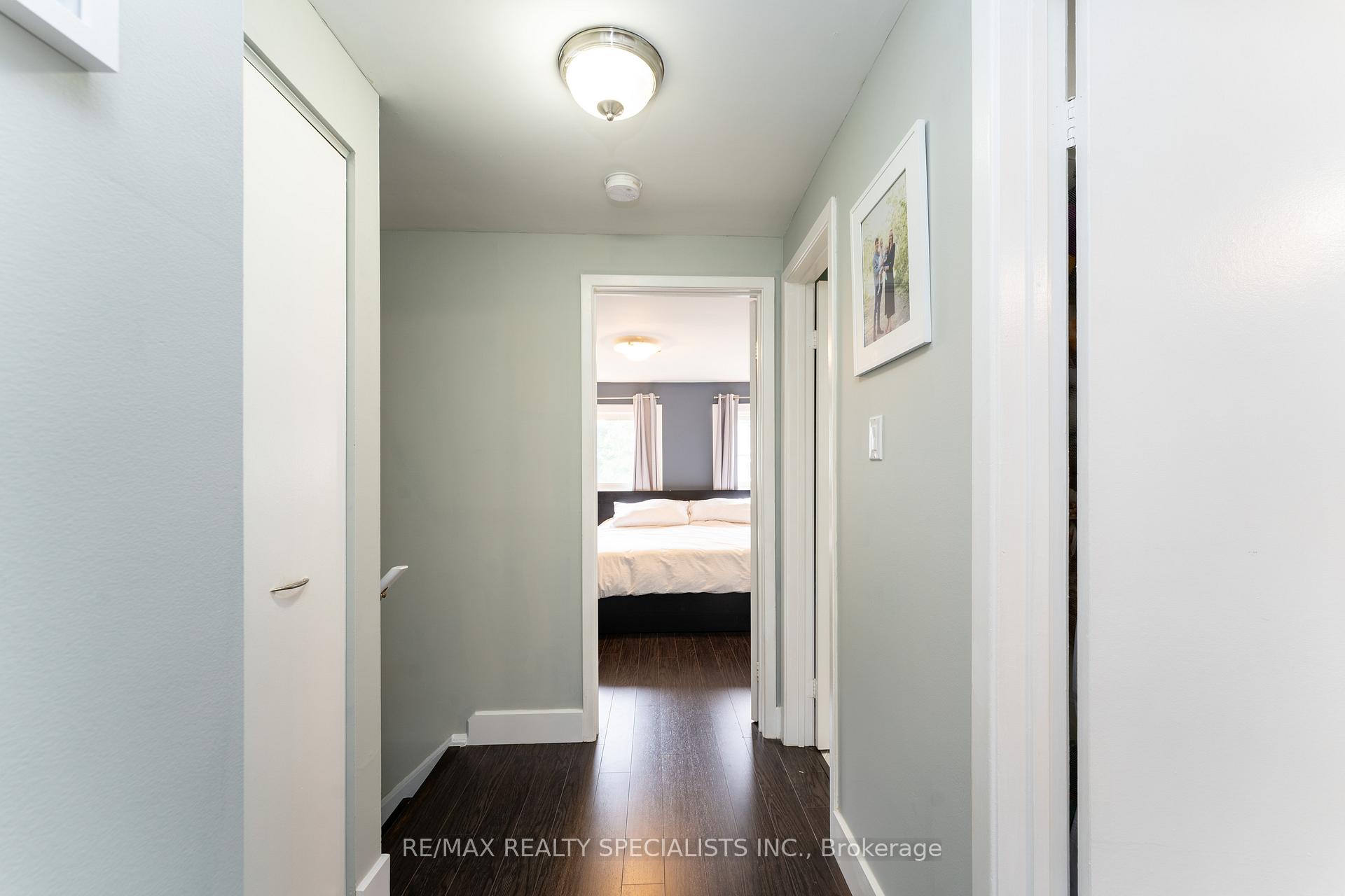 3 Bedrooms Condo at 2050 Upper Middle, Burlington For sale