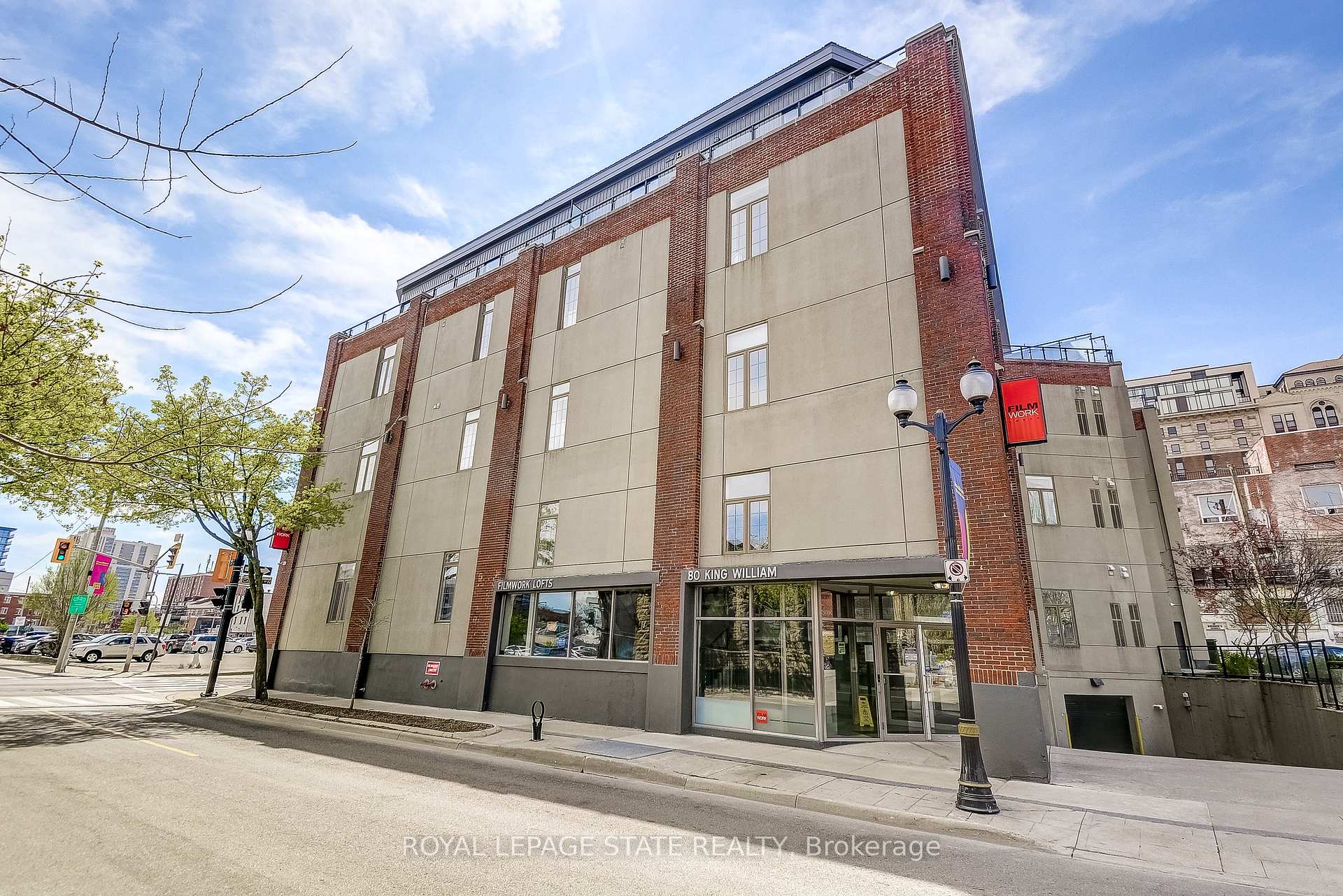 2 Bedrooms Condo at 80 King William, Hamilton For sale