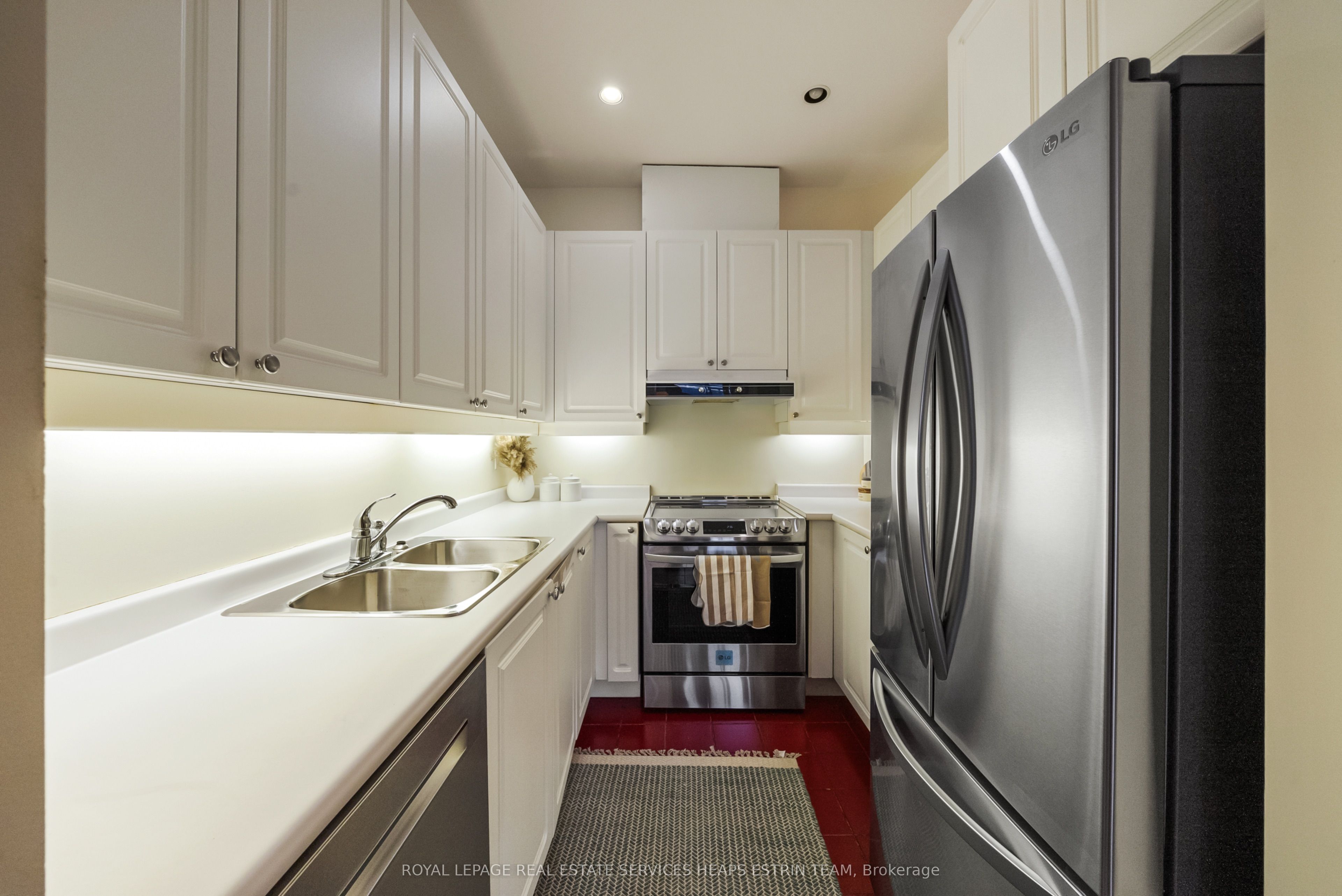 1231 Yonge Street, #214