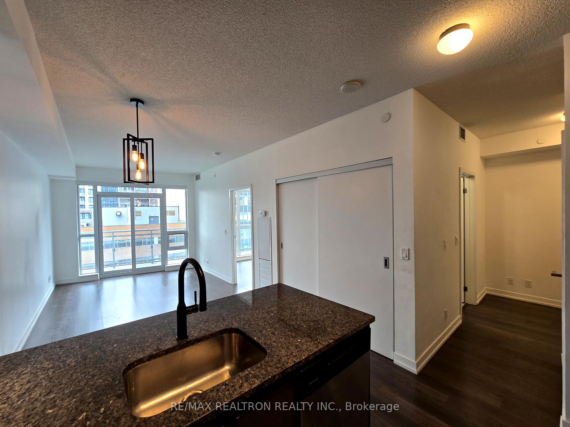 2 Bedrooms Condo at 89 Dunfield,  Toronto For sale