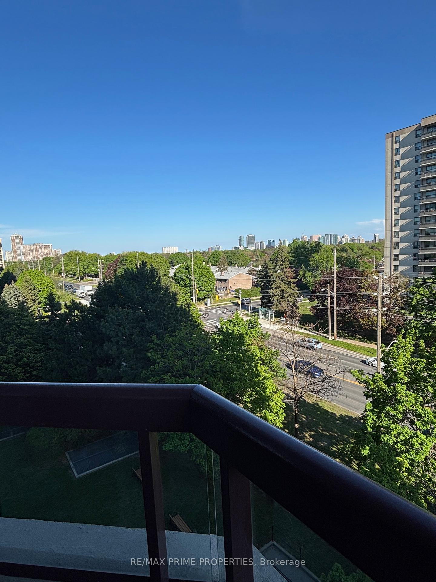 2 Bedrooms Condo at 91 Townsgate, Vaughan For sale
