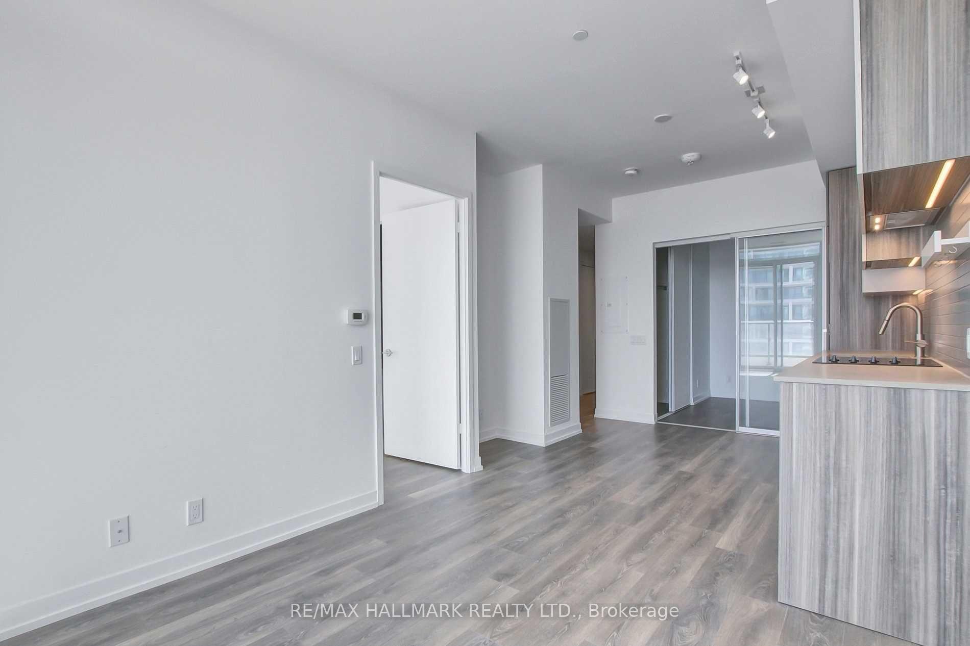 3 Bedrooms Condo at 898 Portage, Vaughan For sale