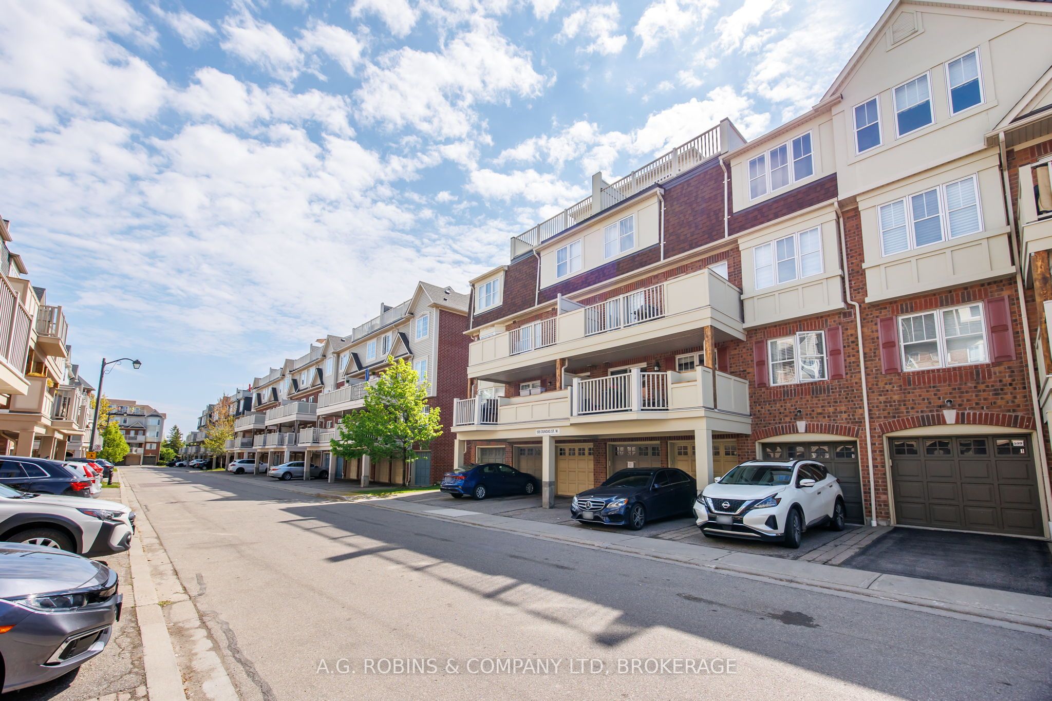595 Dundas Street W, #4
