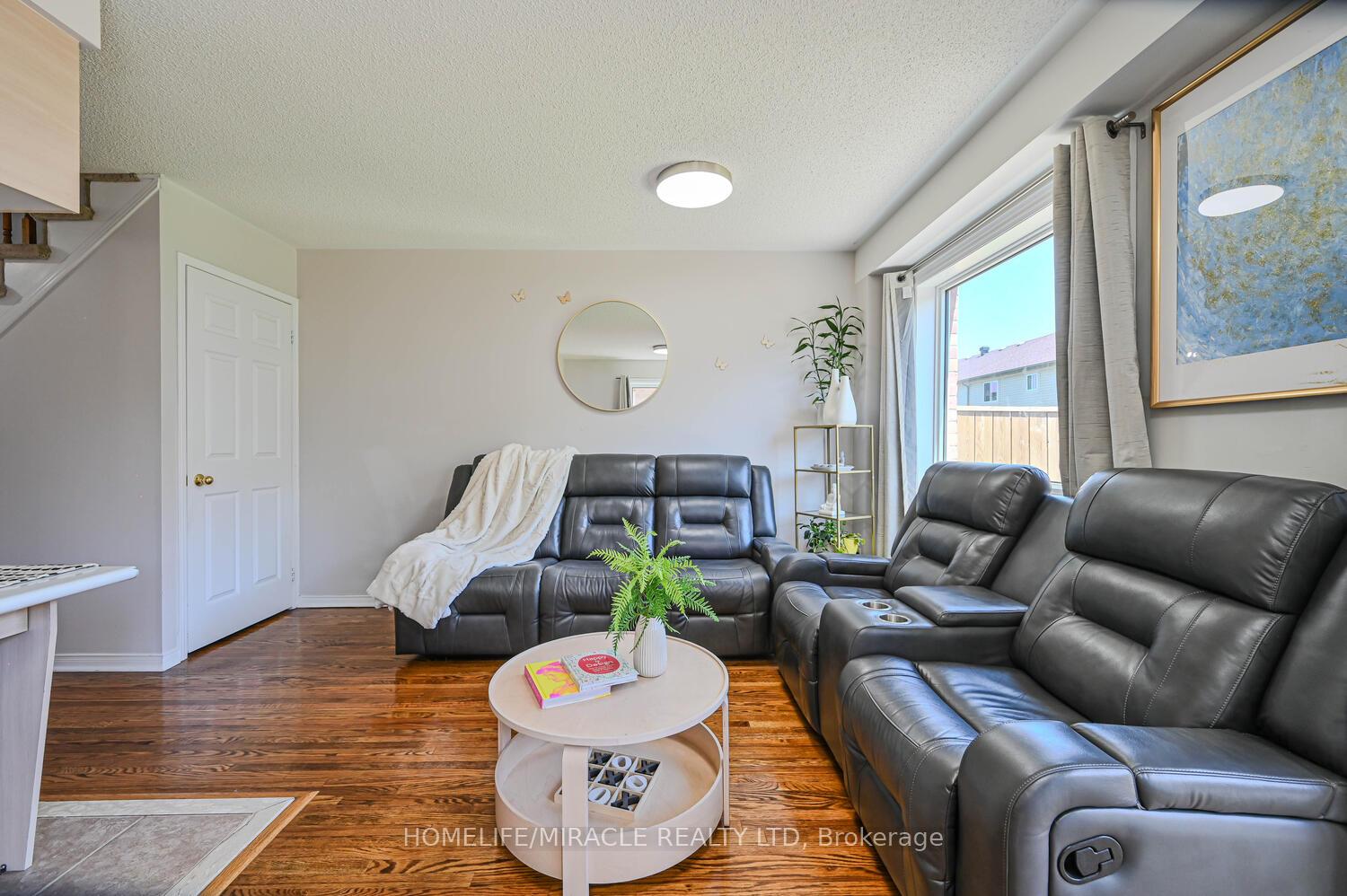 2 Bedrooms Condo at 5255 Guildwood, Mississauga For sale