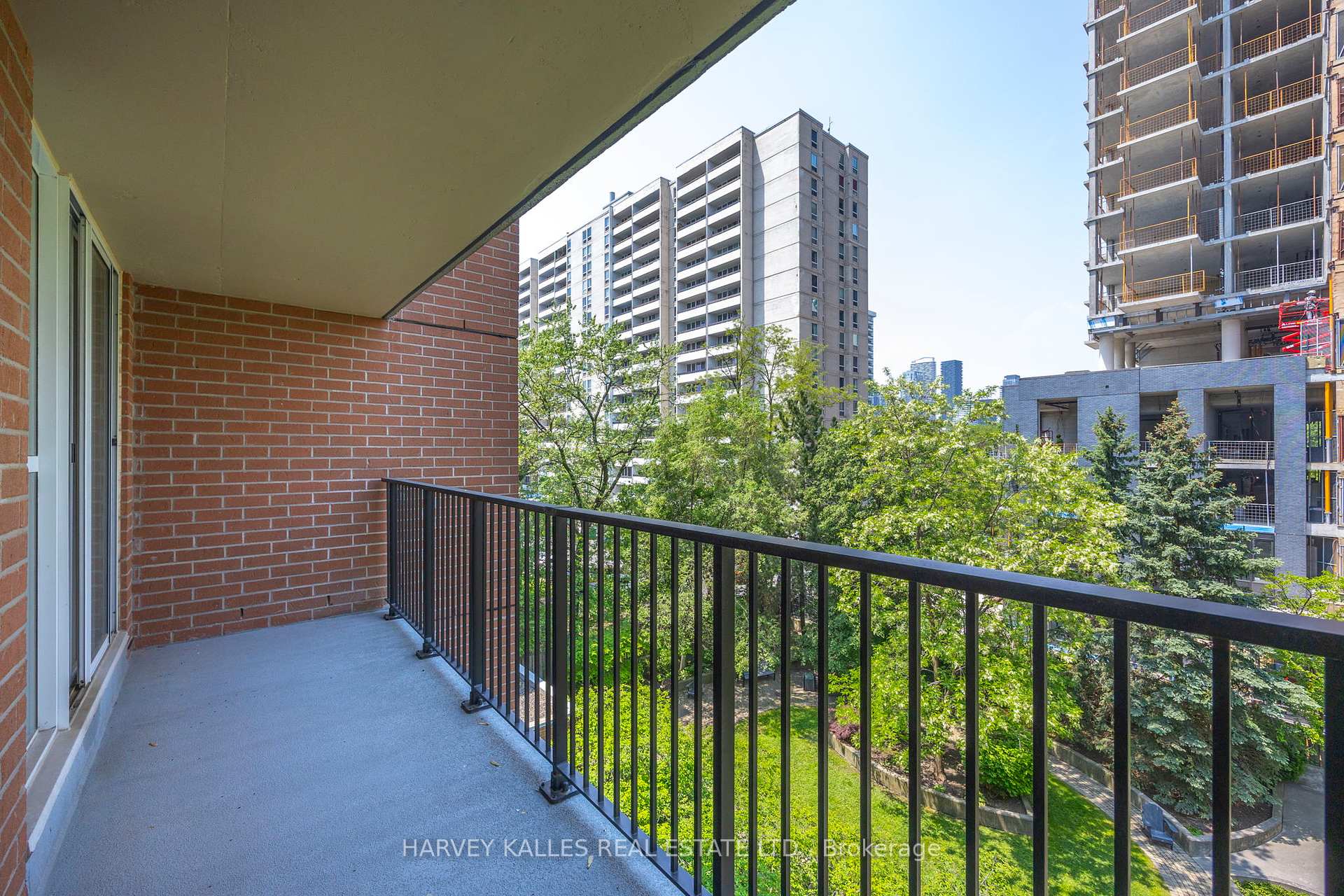 260 Merton Street 601
