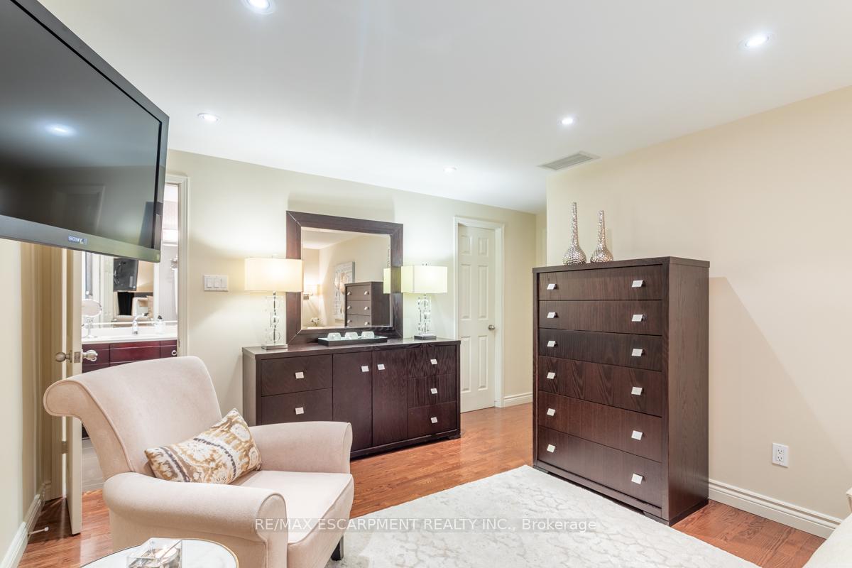 Photo of 1245 Hammond Street, Burlington, ON L7S 2E4