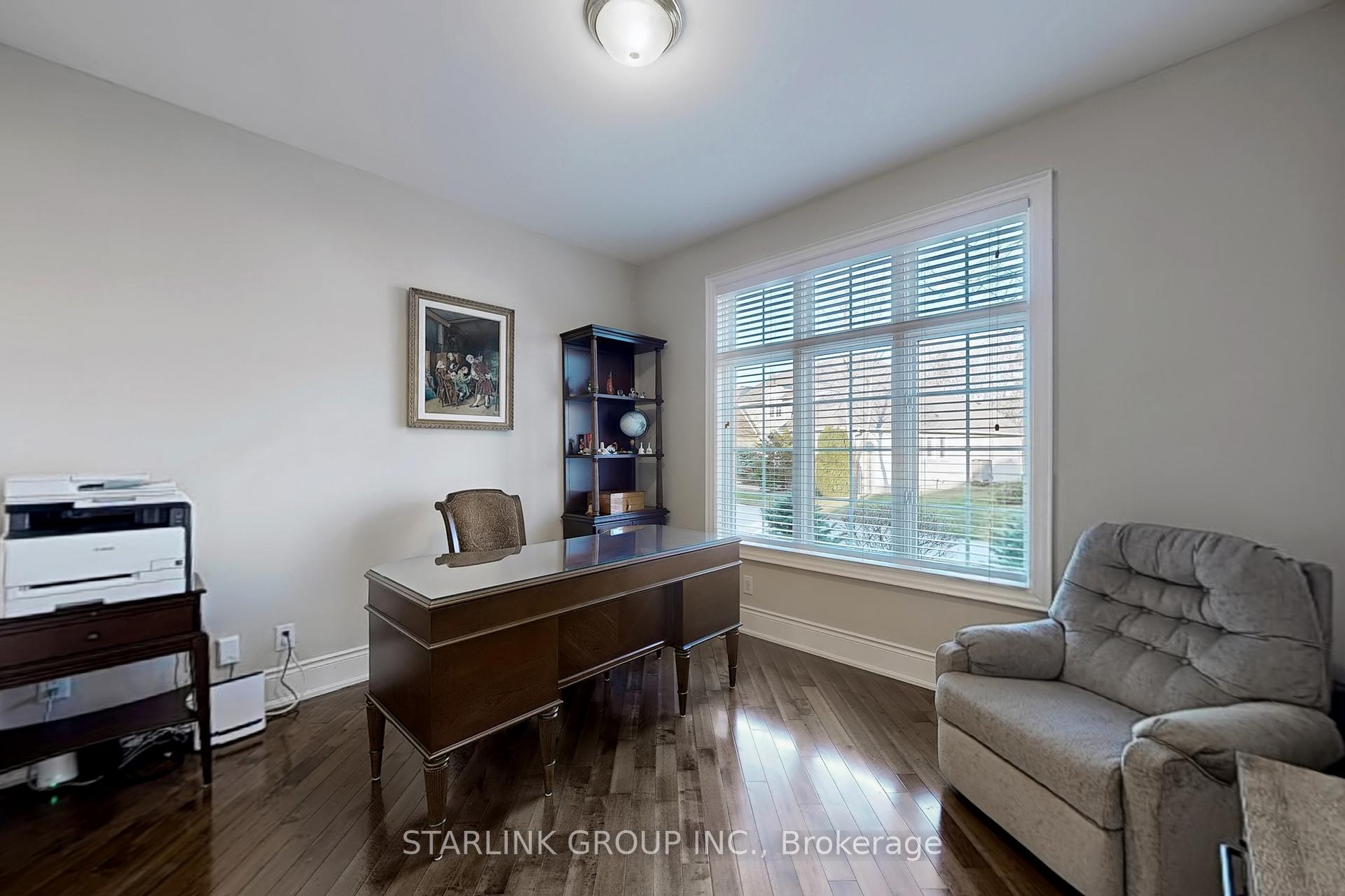 6 Bedrooms Condo at 729 Hidden Grove,  Mississauga For sale