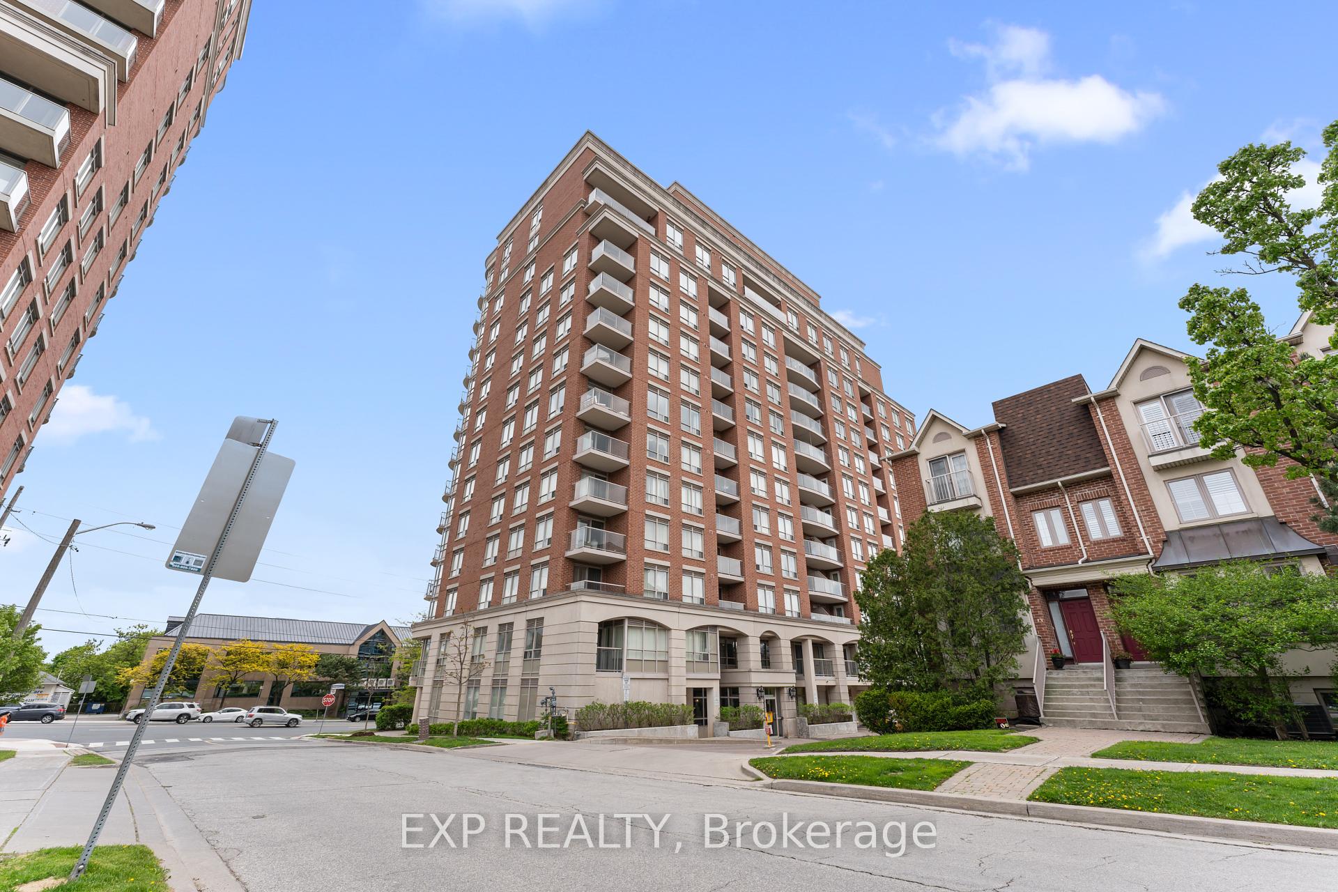 3 Bedrooms Condo at 2 Clairtrell, Toronto For sale