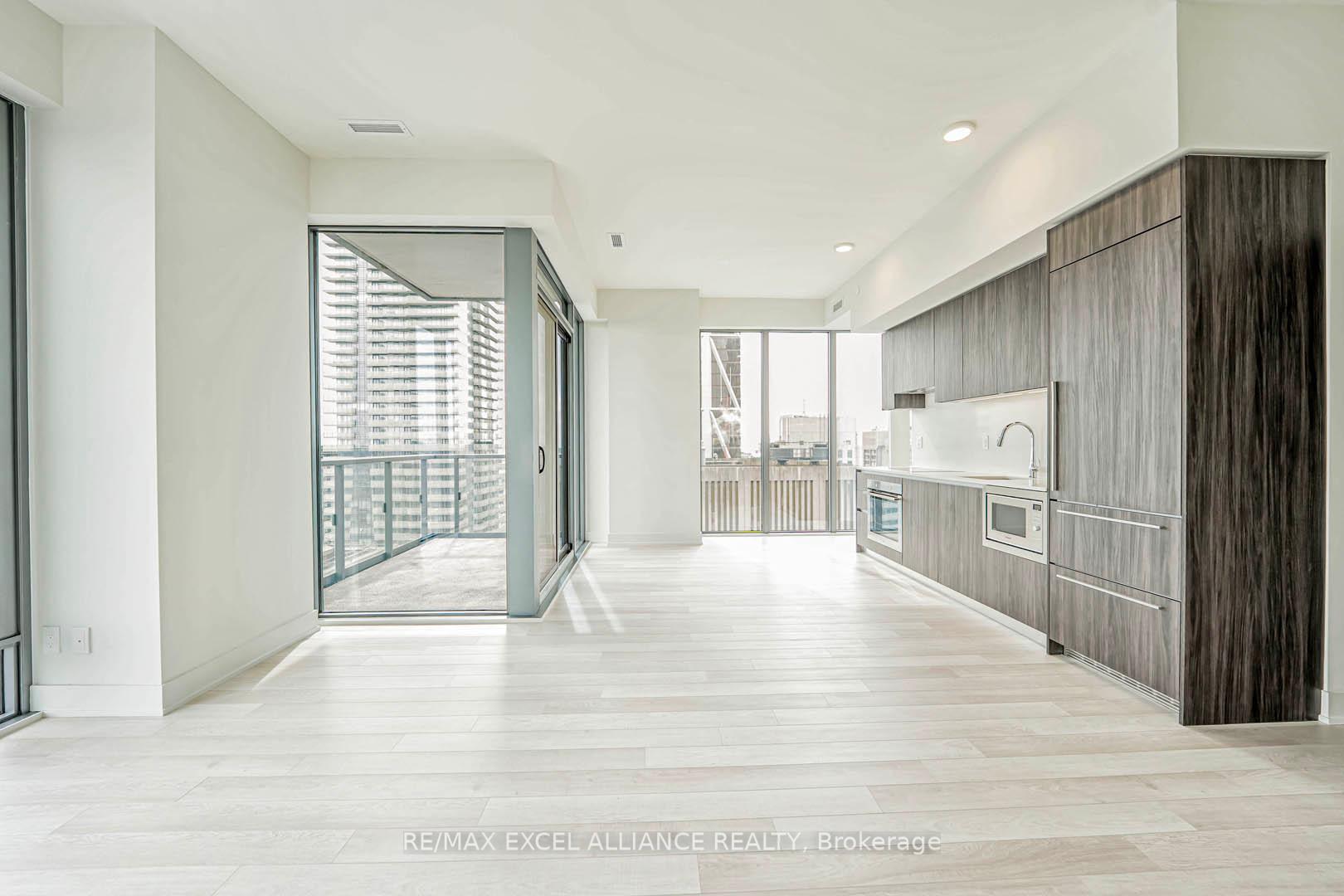3 Bedrooms Condo at 8 Cumberland,  Toronto For sale