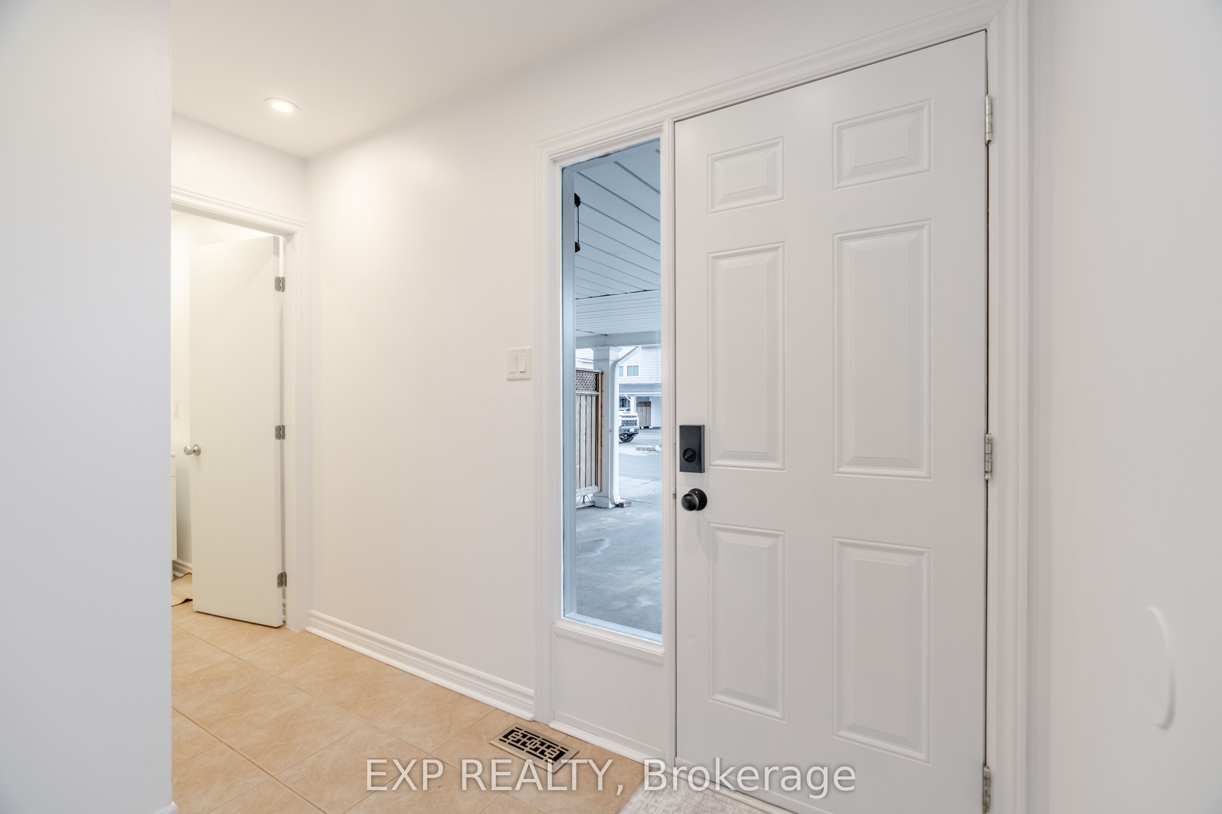60 Alison Korn Private, BellsCornersandSouthtoFallowfield, ON K2H 8M6