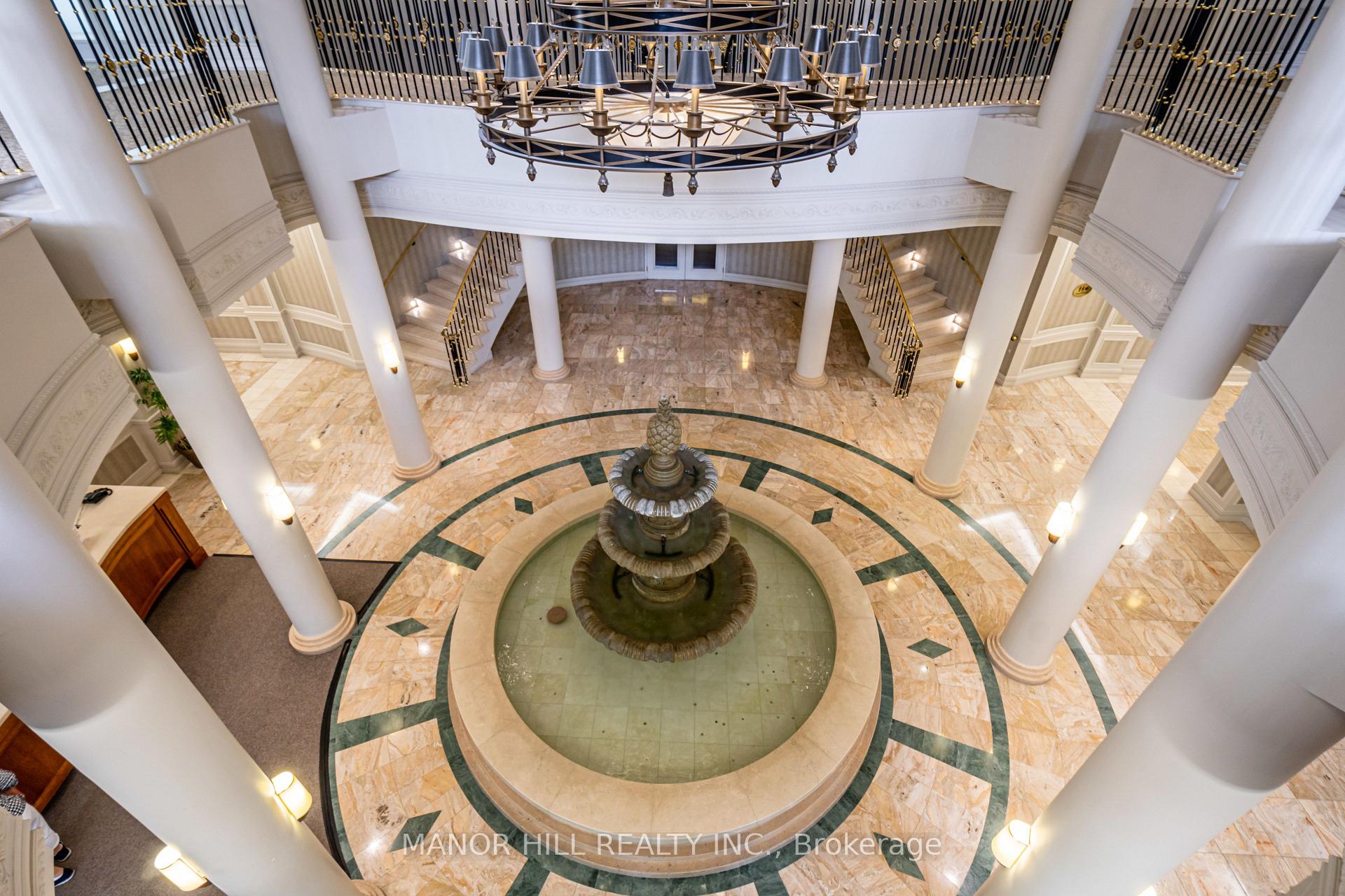 2 Bedrooms Condo at 35 Kingsbridge Garden,  Mississauga For sale