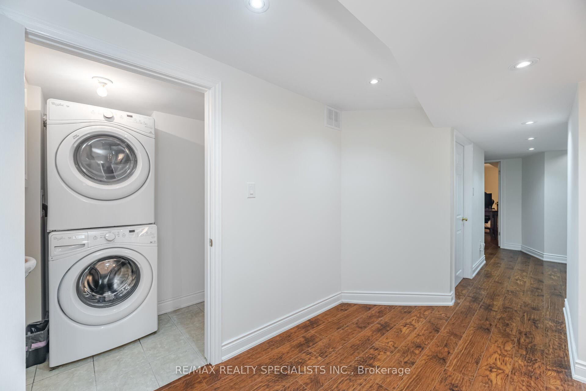 4 Bedrooms Condo at 5230 Glen Erin, Mississauga For sale