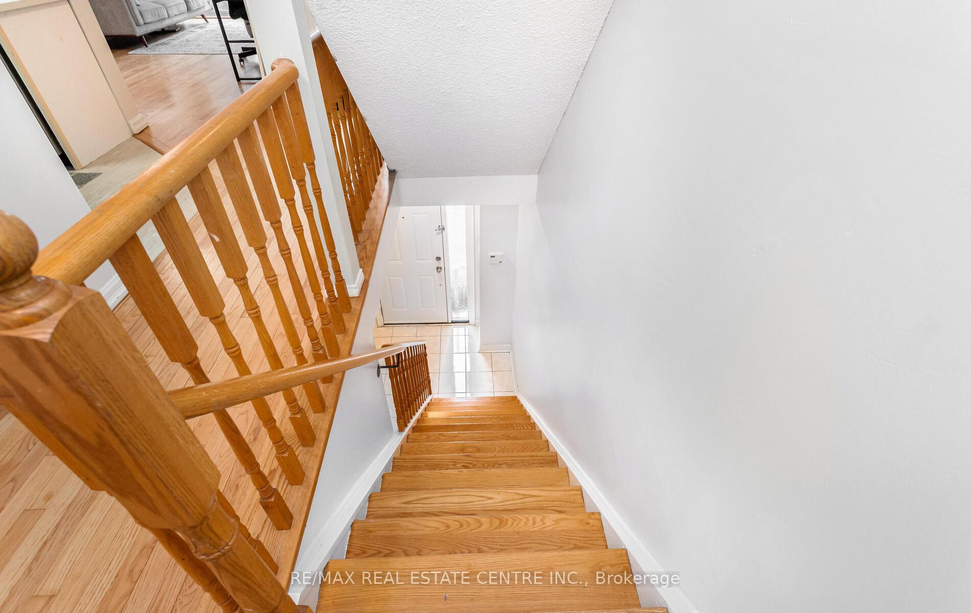 3 Bedrooms Condo at 45 Bristol,  Mississauga For sale