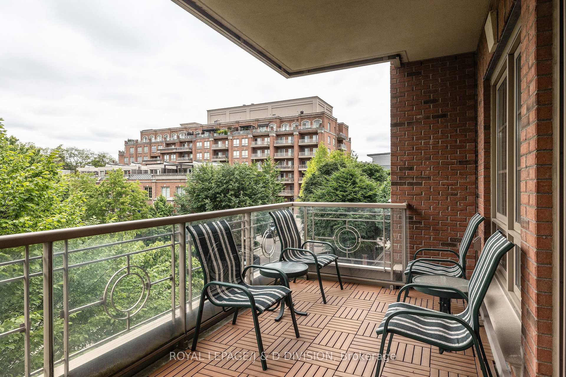 2 Bedrooms Condo at 20 Burkebrook, Toronto For sale